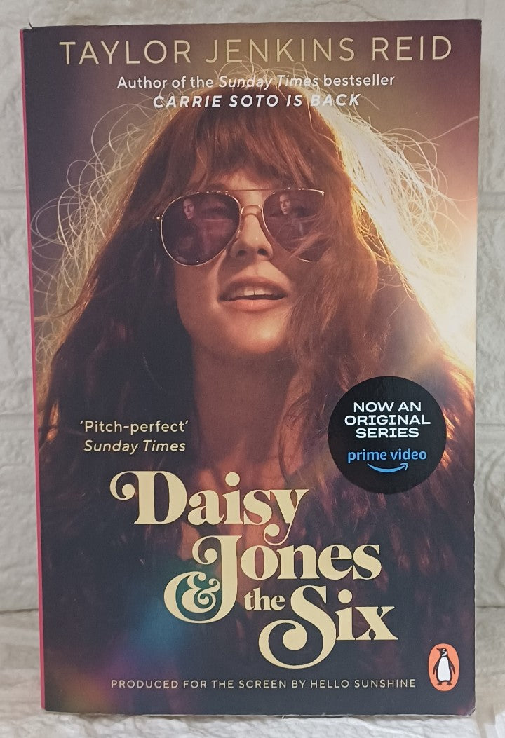 Front Cover Of Daisy Jones and The Six (Taylor Jenkins Reid)