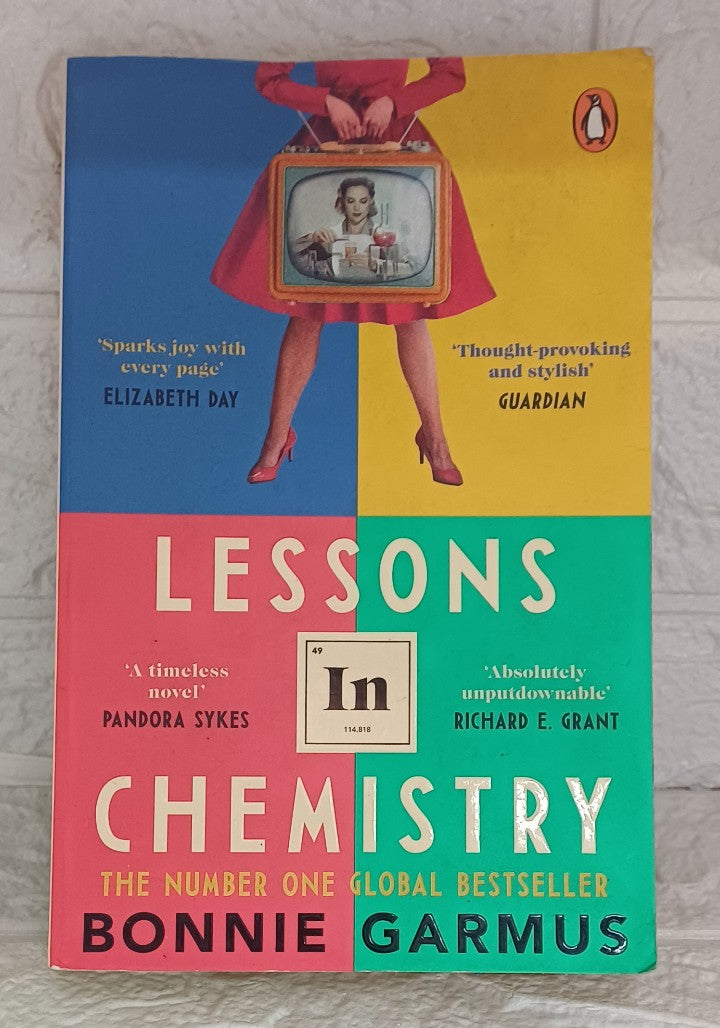 Front Cover Of Lessons in Chemistry (Bonnie Garmus)