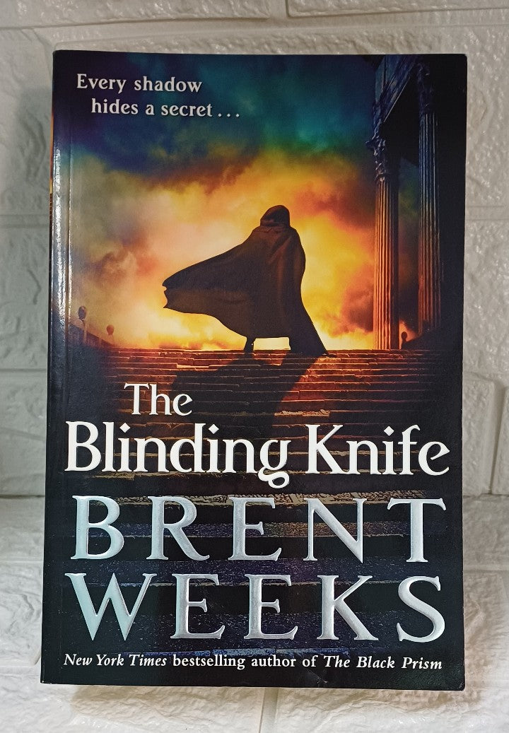 Front Cover Of The Blinding Knife (Lightbringer, #2) (Brent Weeks)
