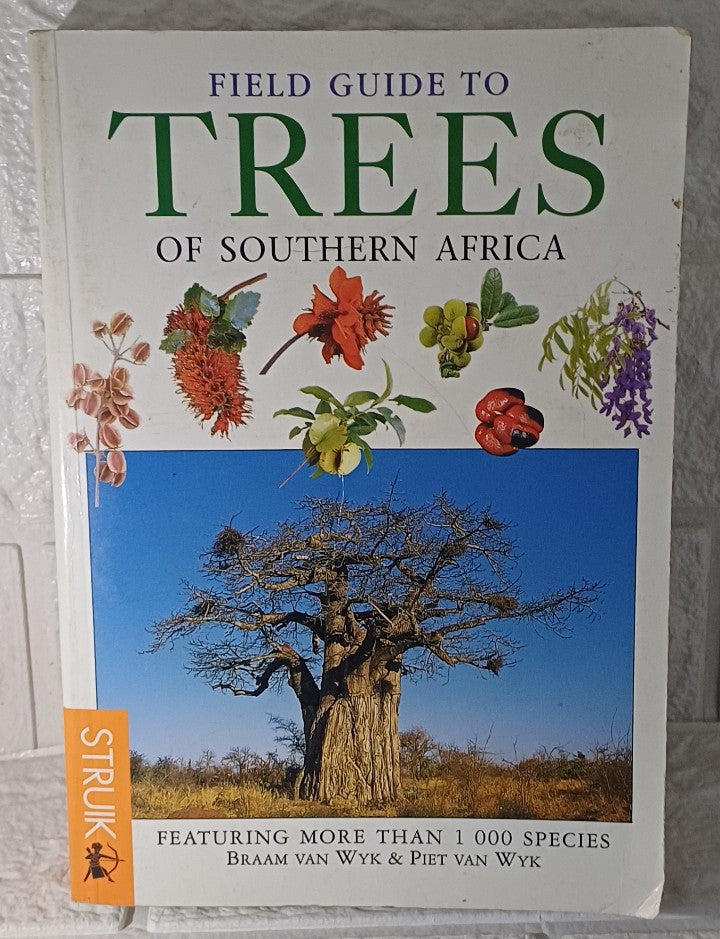 Front Cover Of Field Guide to Trees of Southern Africa (Braam van Wyk, Piet van Wyk)
