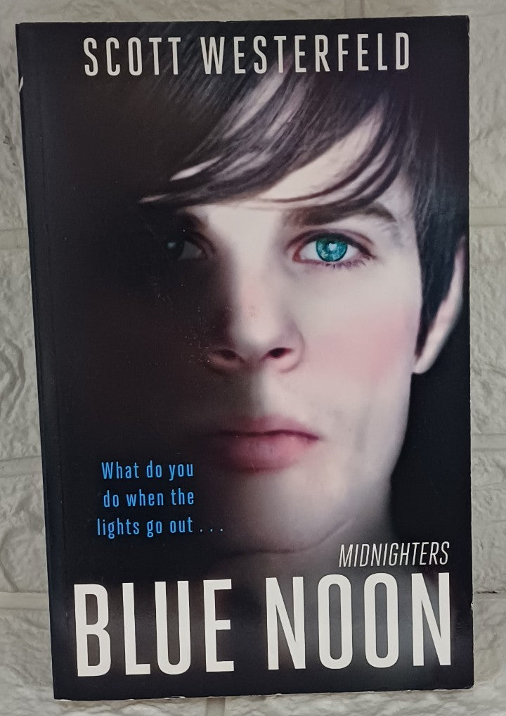 Front Cover Of Blue Noon (Midnighters, #3) (Scott Westerfeld)