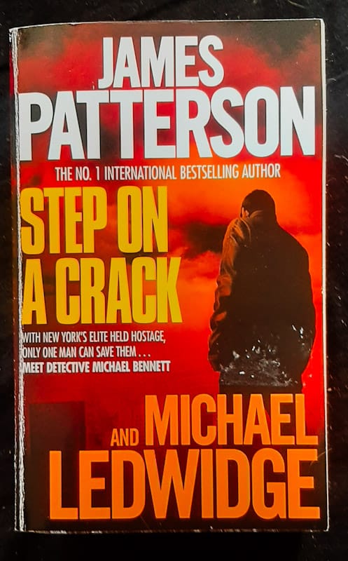 Front Cover Of Step On A Crack (Michael Bennett #1) (James Patterson
)