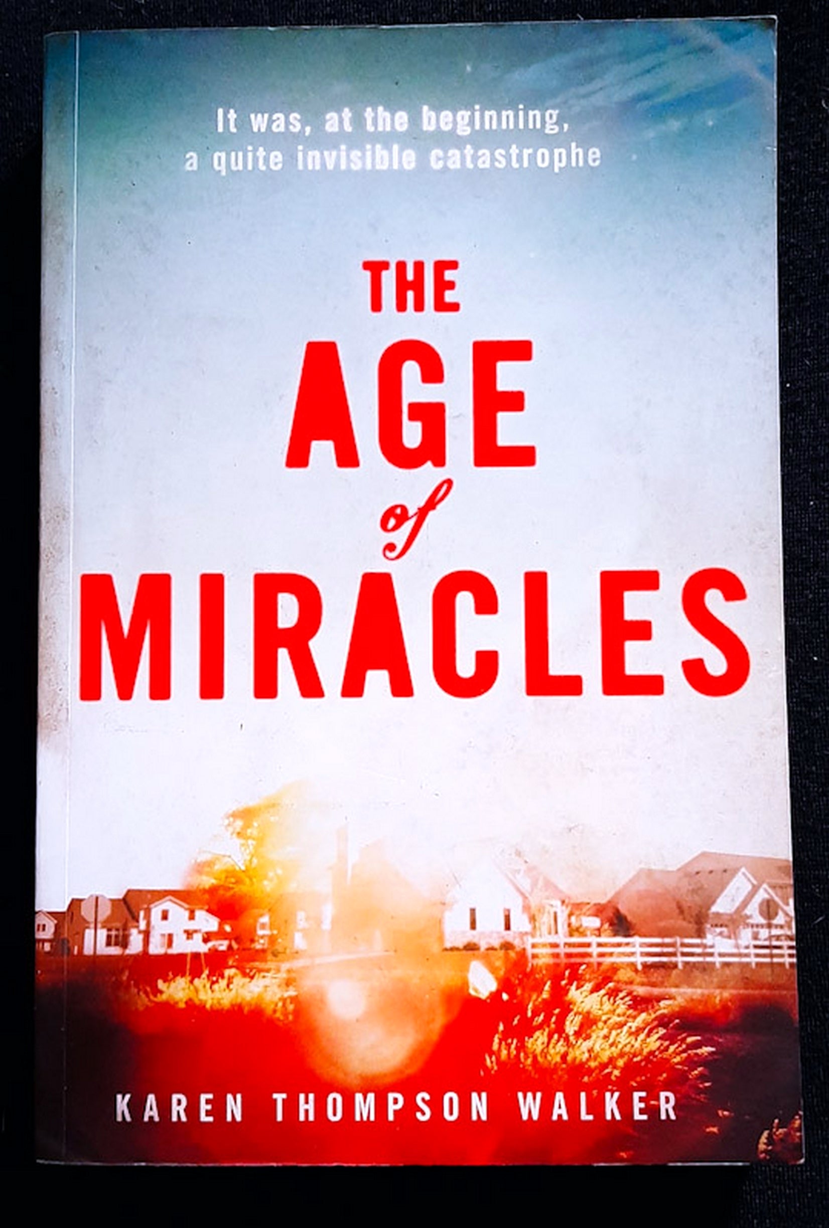 Front Cover Of The Age of Miracles (Karen Thompson Walker)