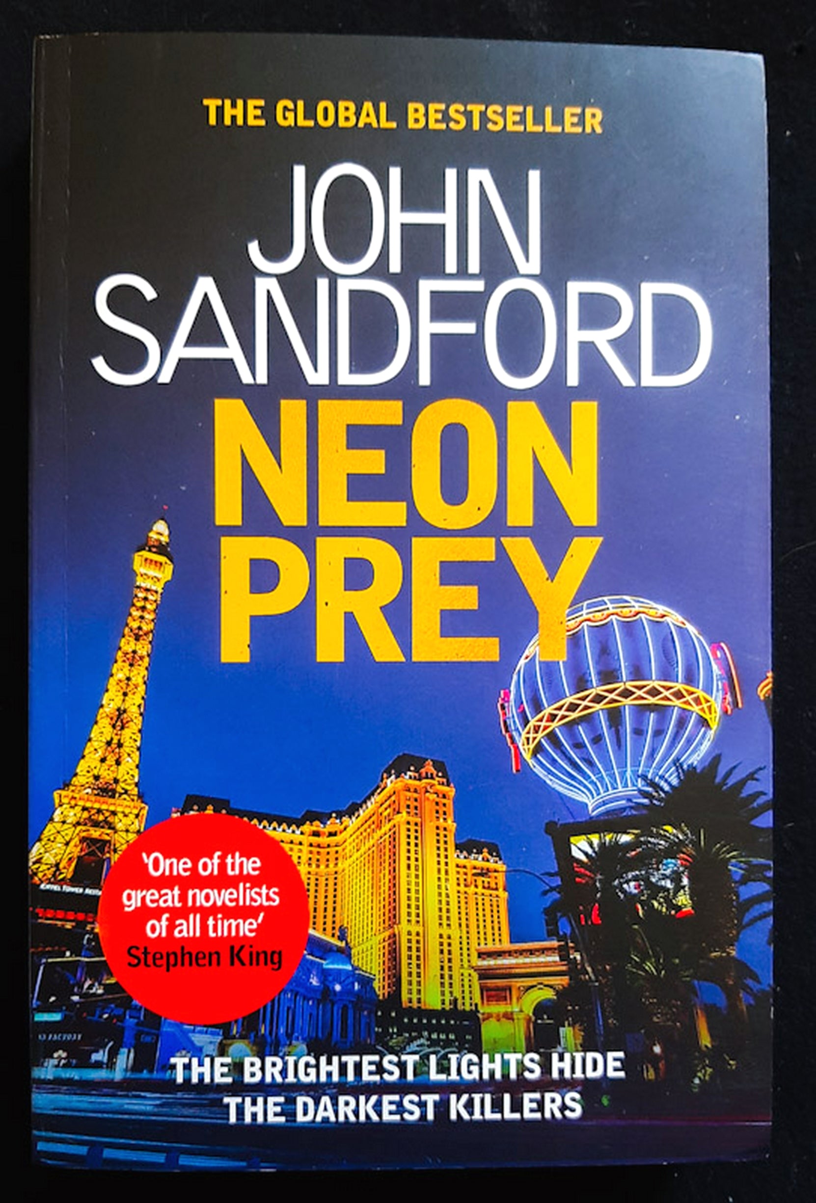 Front Cover Of Neon Prey (Lucas Davenport #29) (John Sandford)
