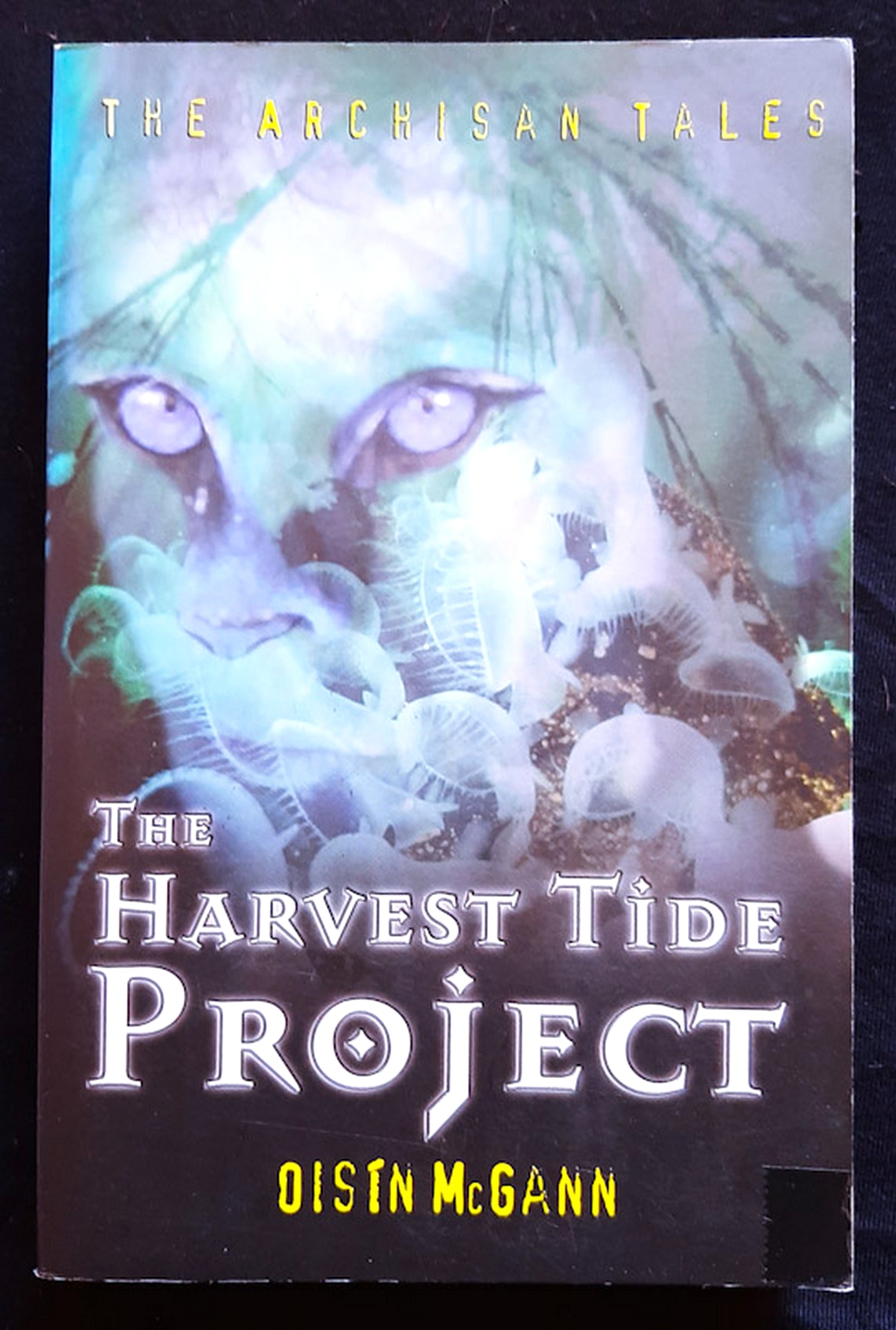 Front Cover Of The Harvest Tide Project (Oisin McGann)