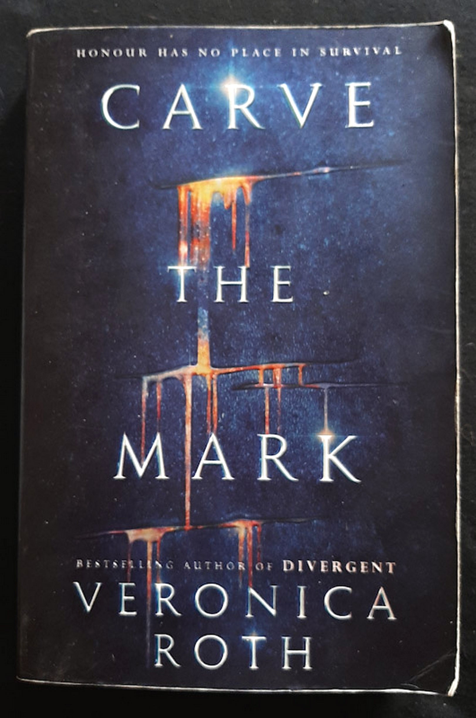 Front Cover Of Carve the Mark (Carve the Mark #1) (Veronica Roth)