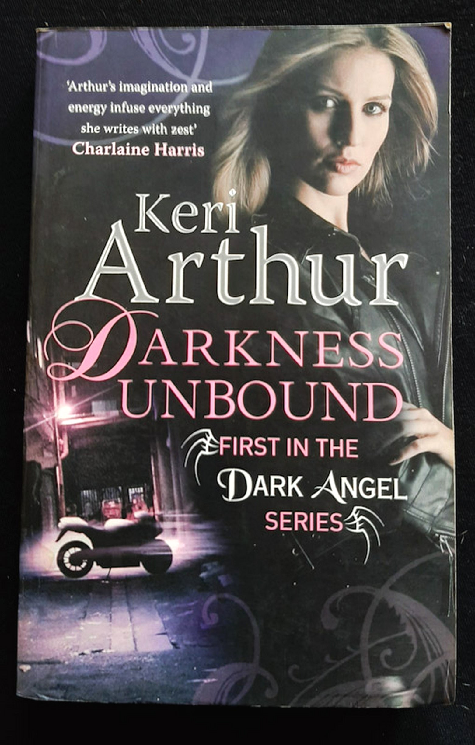 Front Cover Of Darkness Unbound (Dark Angels #1) (Keri Arthur)