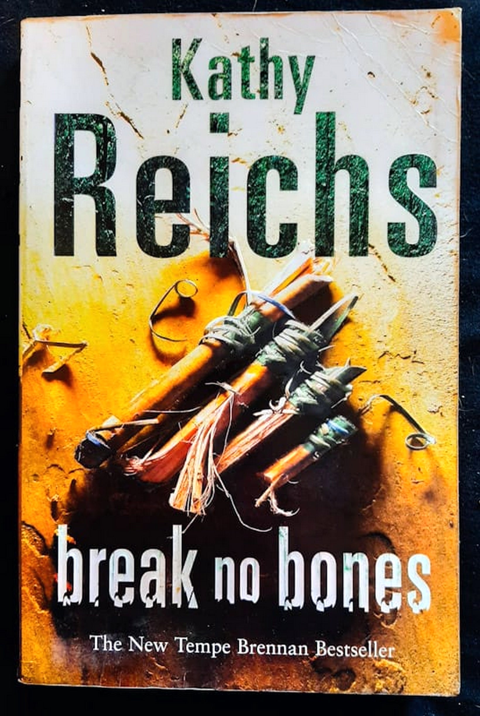 Front Cover Of Break No Bones (Temperance Brennan #9) (Kathy Reichs)