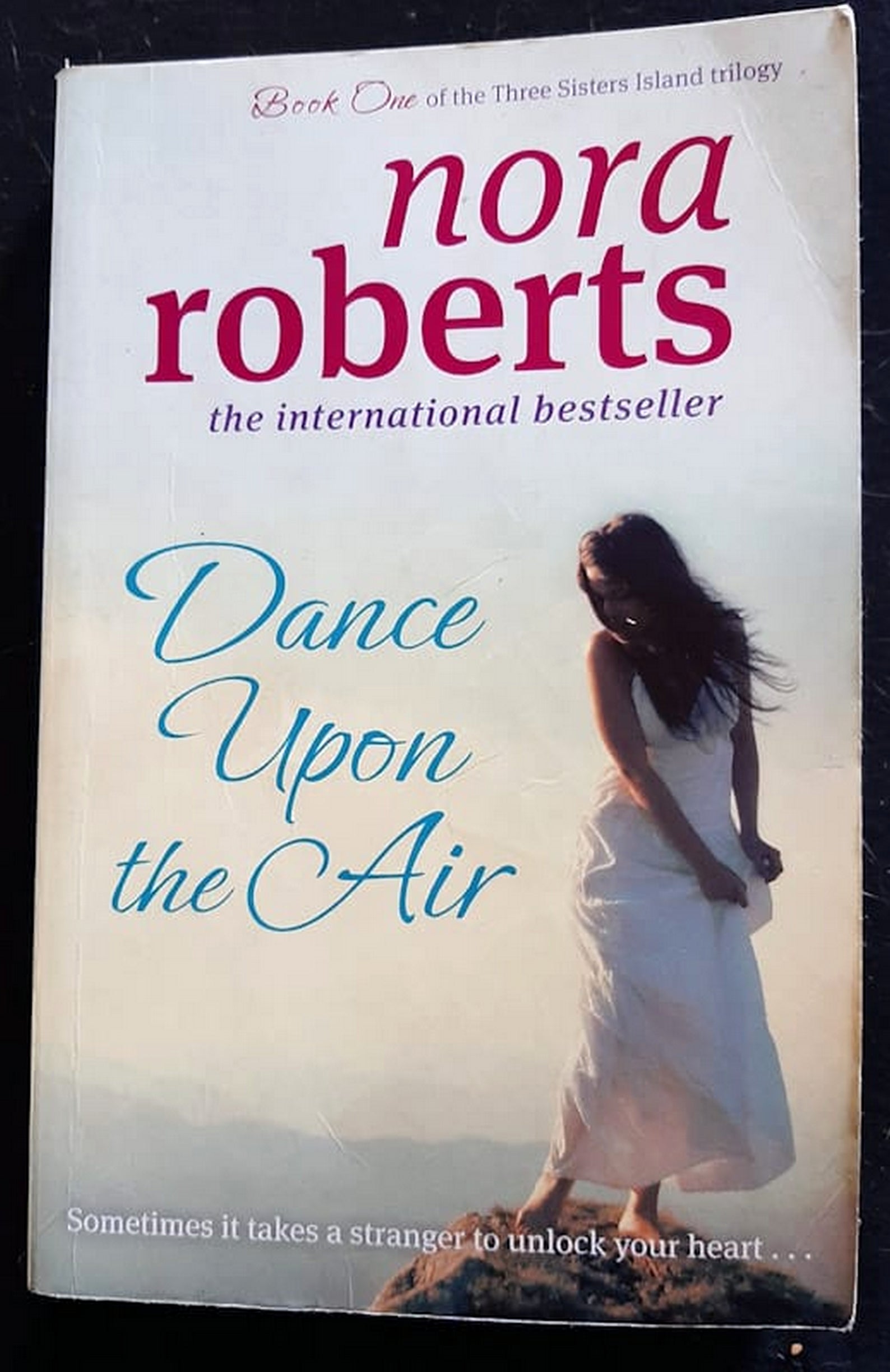 Front Cover Of Dance Upon the Air (Three Sisters Island #1) (Nora Roberts)