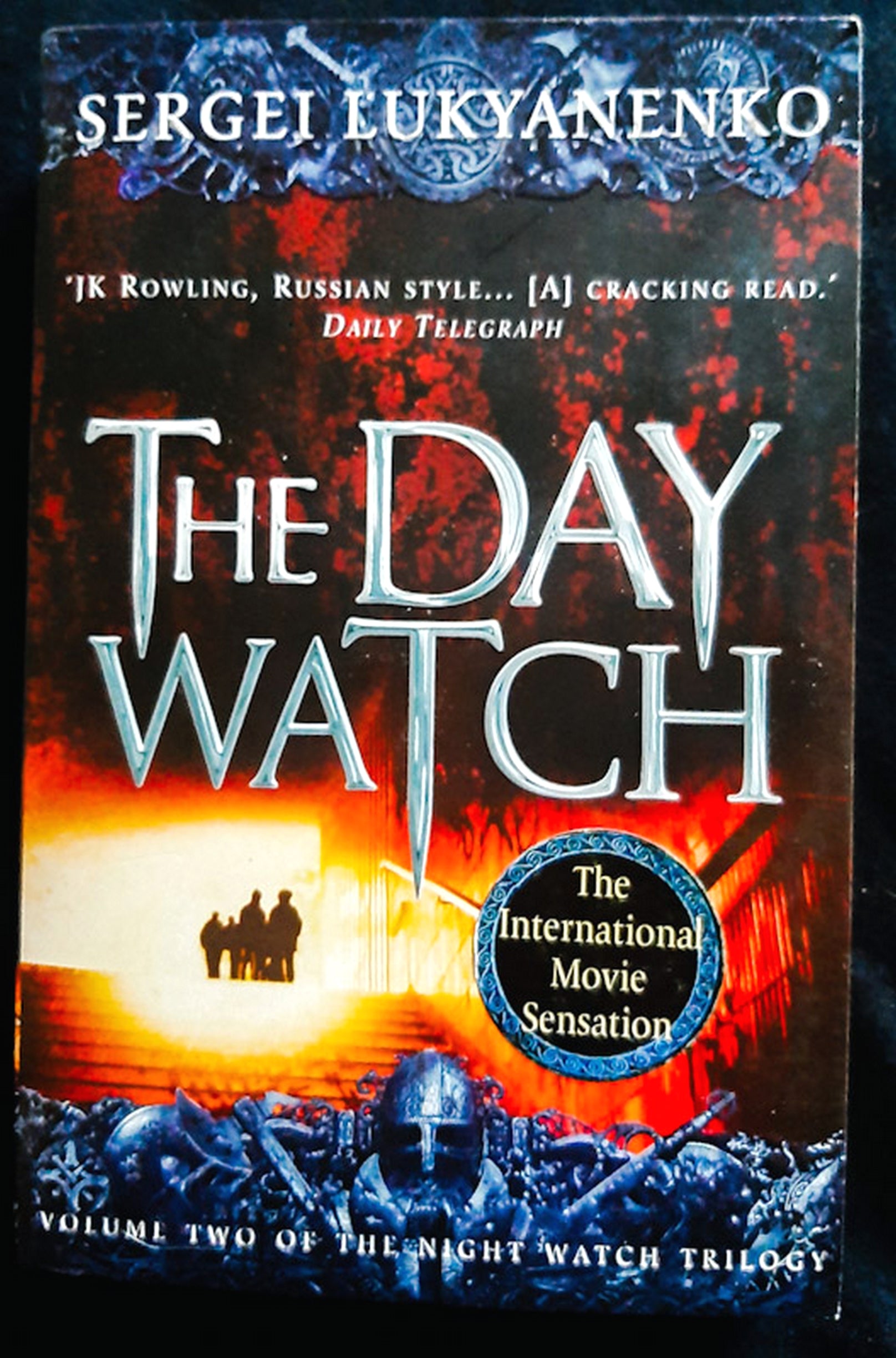 Front Cover Of The Day Watch (The Night Watch Trilogy #2) (Sergei Lukyanenko)