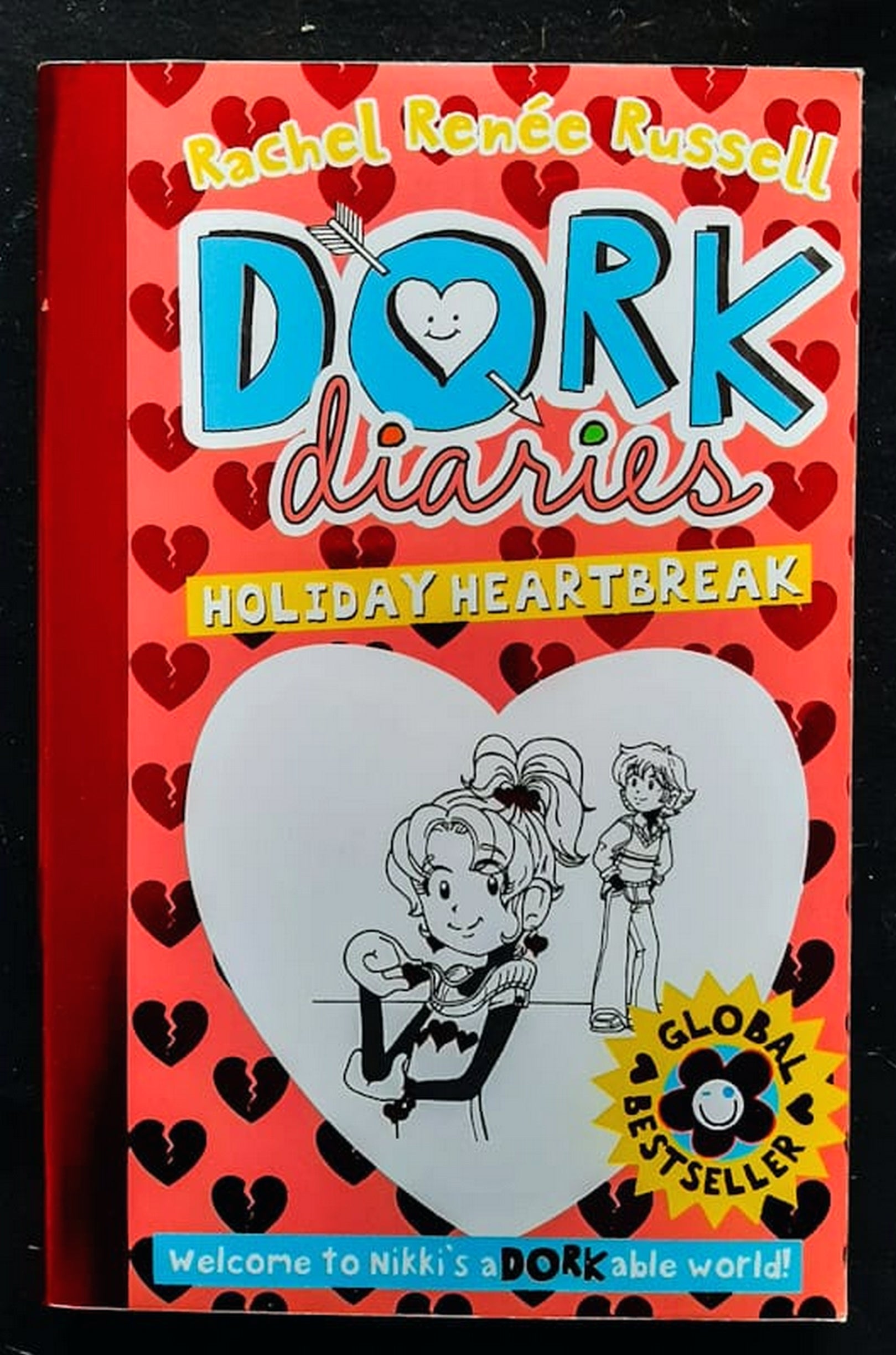 Front Cover Of Dork Diaries: Holiday Heartbreak (Dork Diaries #6) (Rachel Renee Russell)