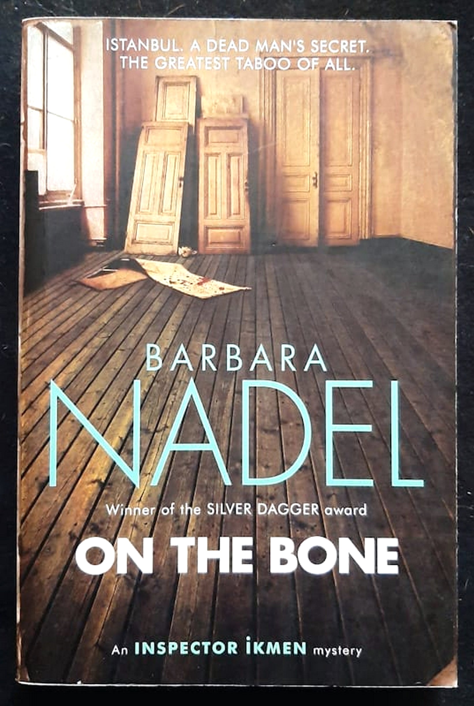 Front Cover Of On the Bone (Inspector Ikmen #18) (Barbara Nadel)
