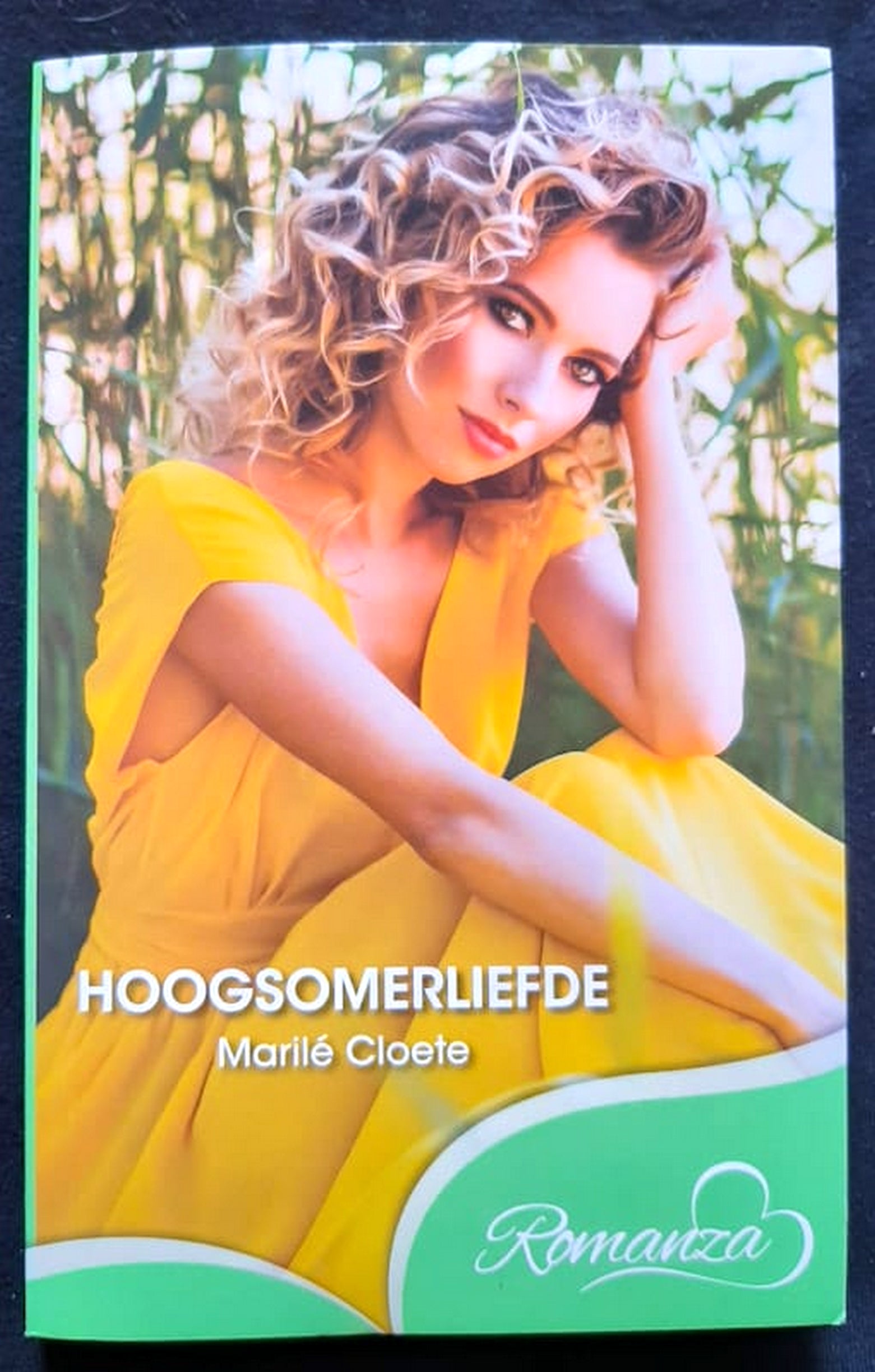 Front Cover Of Bestselling Book Hoogsomerliefde (Marile Cloete
)