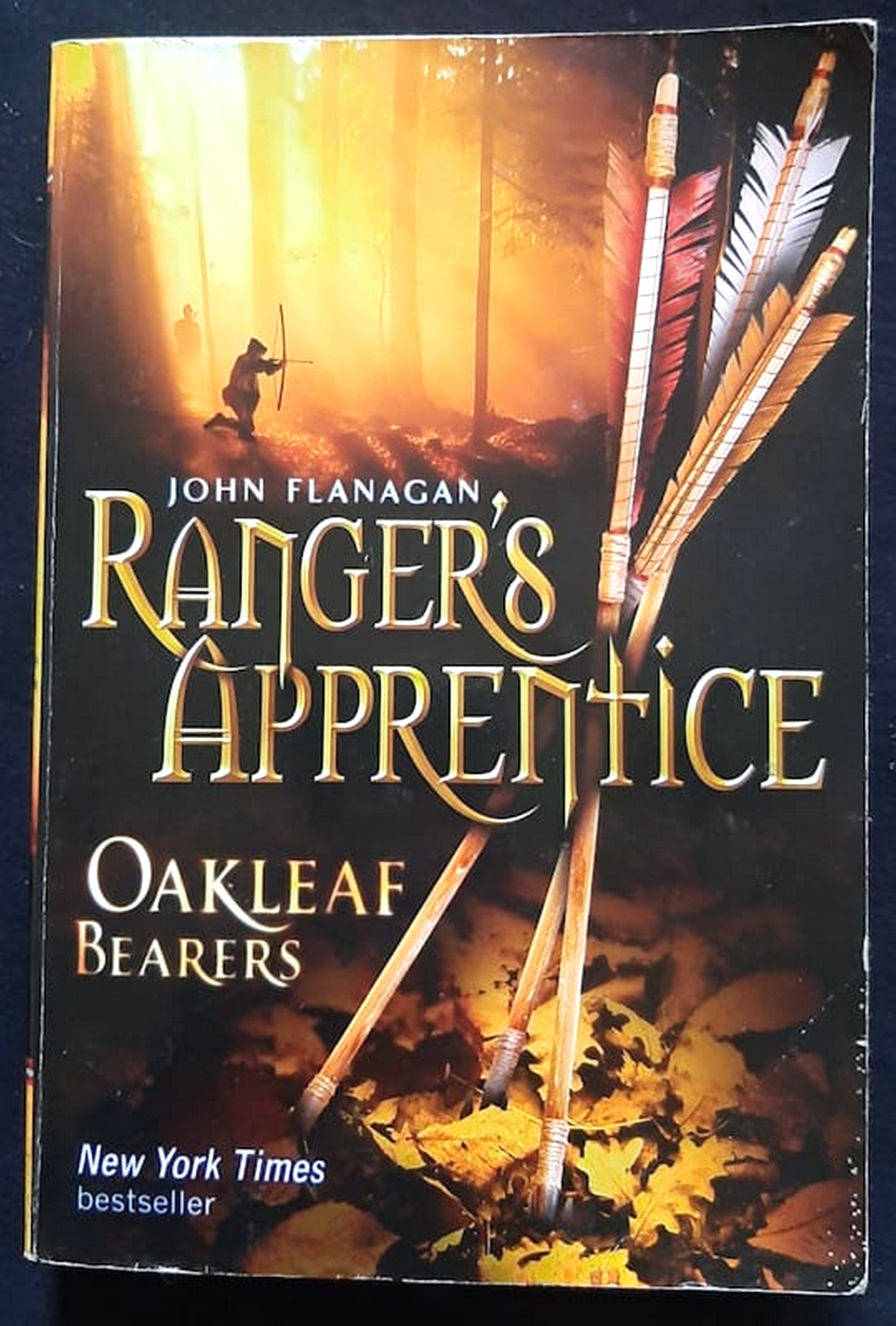 Front Cover Of Oakleaf Bearers (Ranger's Apprentice #4) (John Flanagan)
