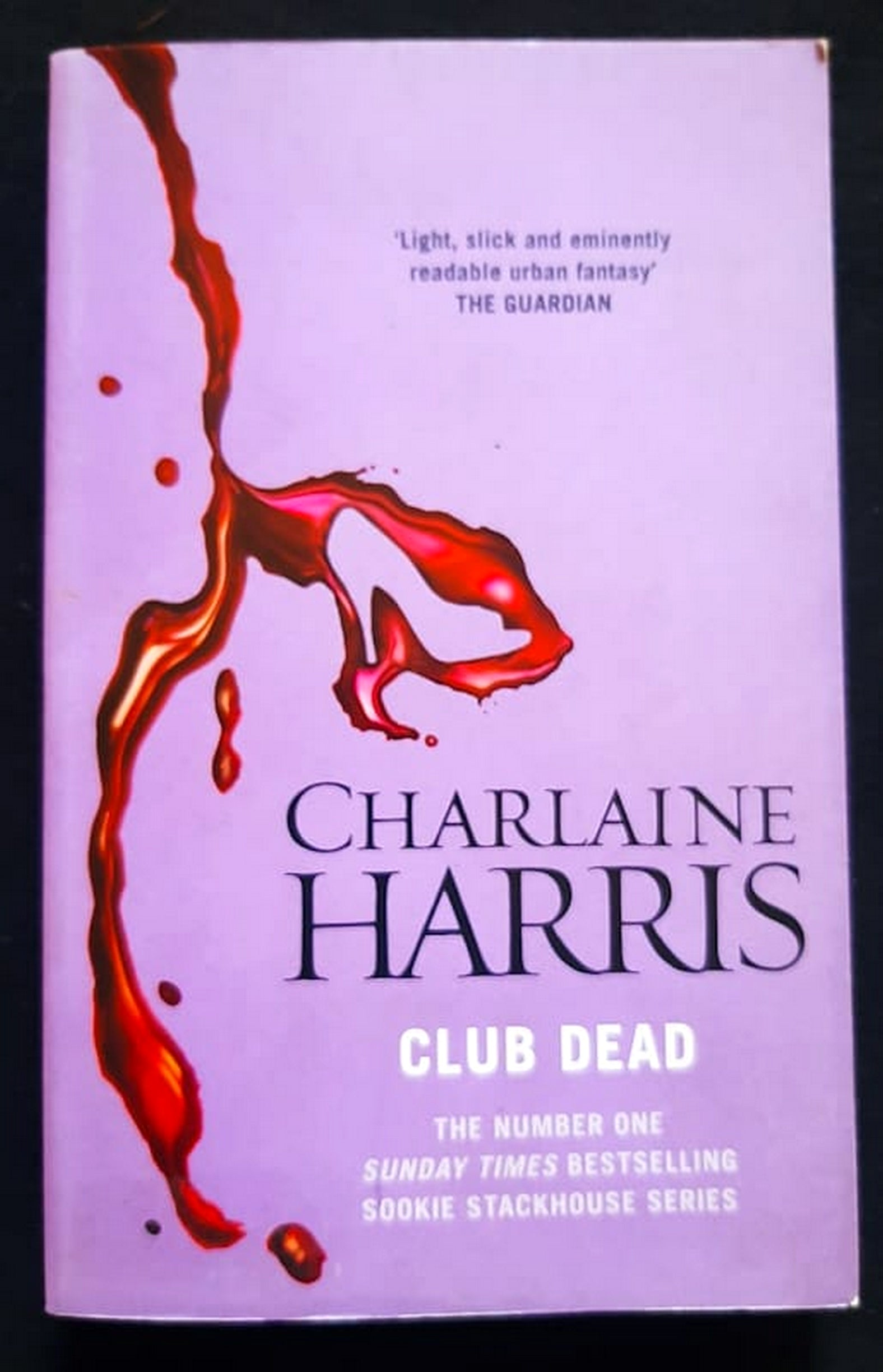 Front Cover Of Bestselling Book Club Dead (Sookie Stackhouse #3) (Charlaine Harris
)