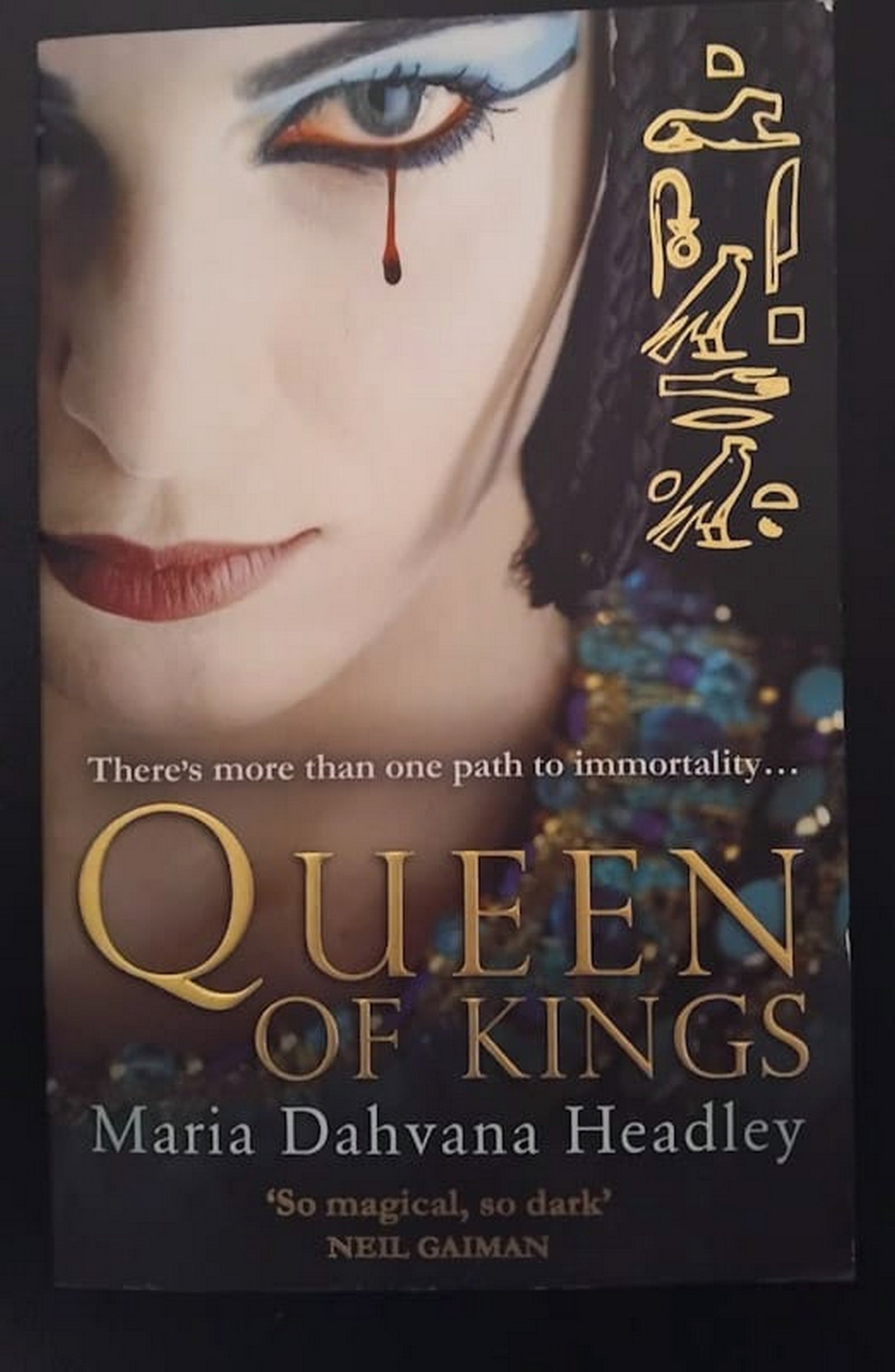 Front Cover Of Bestselling Book Queen Of Kings (Maria Dahvana Headley
)