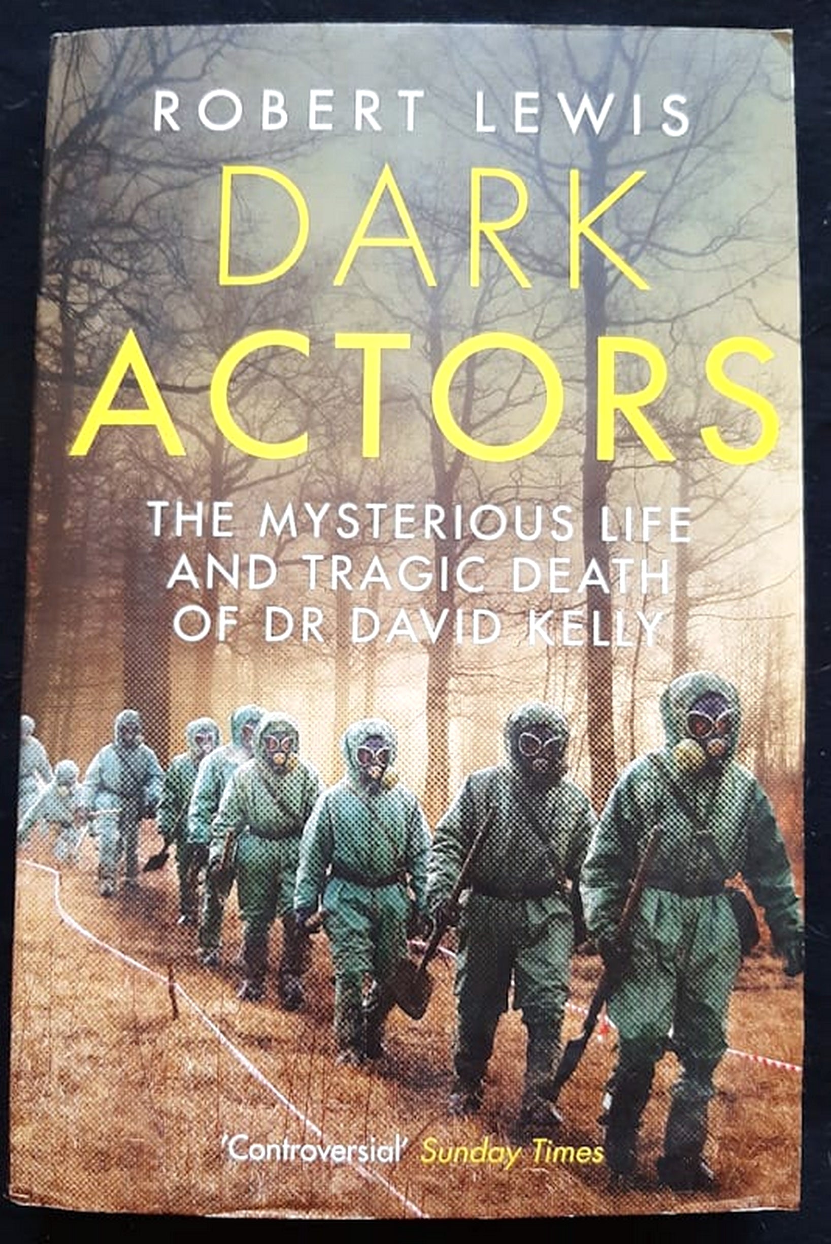 Front Cover Of Bestselling Book Dark Actors: The Life And Death Of David Kelly (Robert Lewis
)
