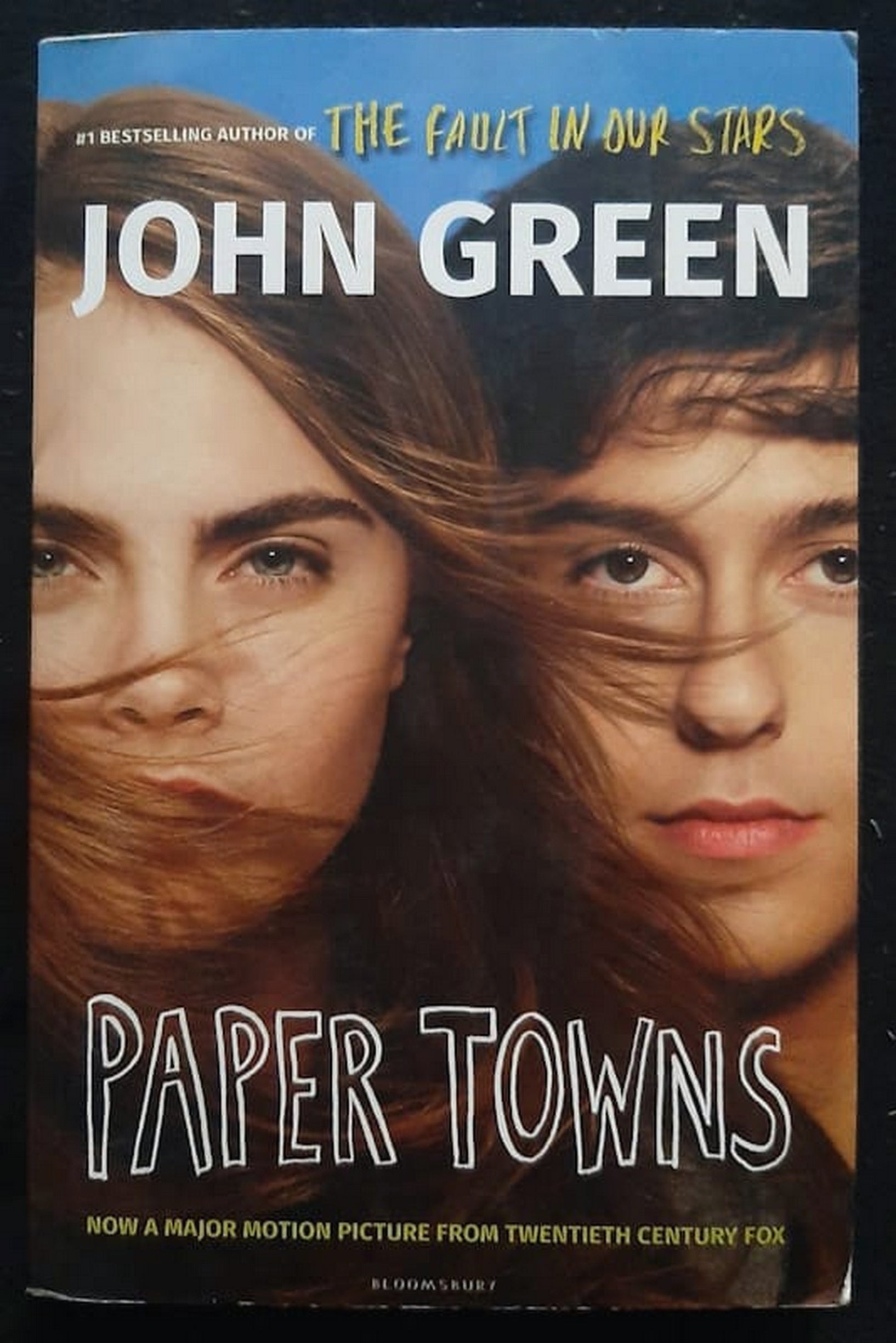 Front Cover Of Bestselling Book Paper Towns (John Green
)
