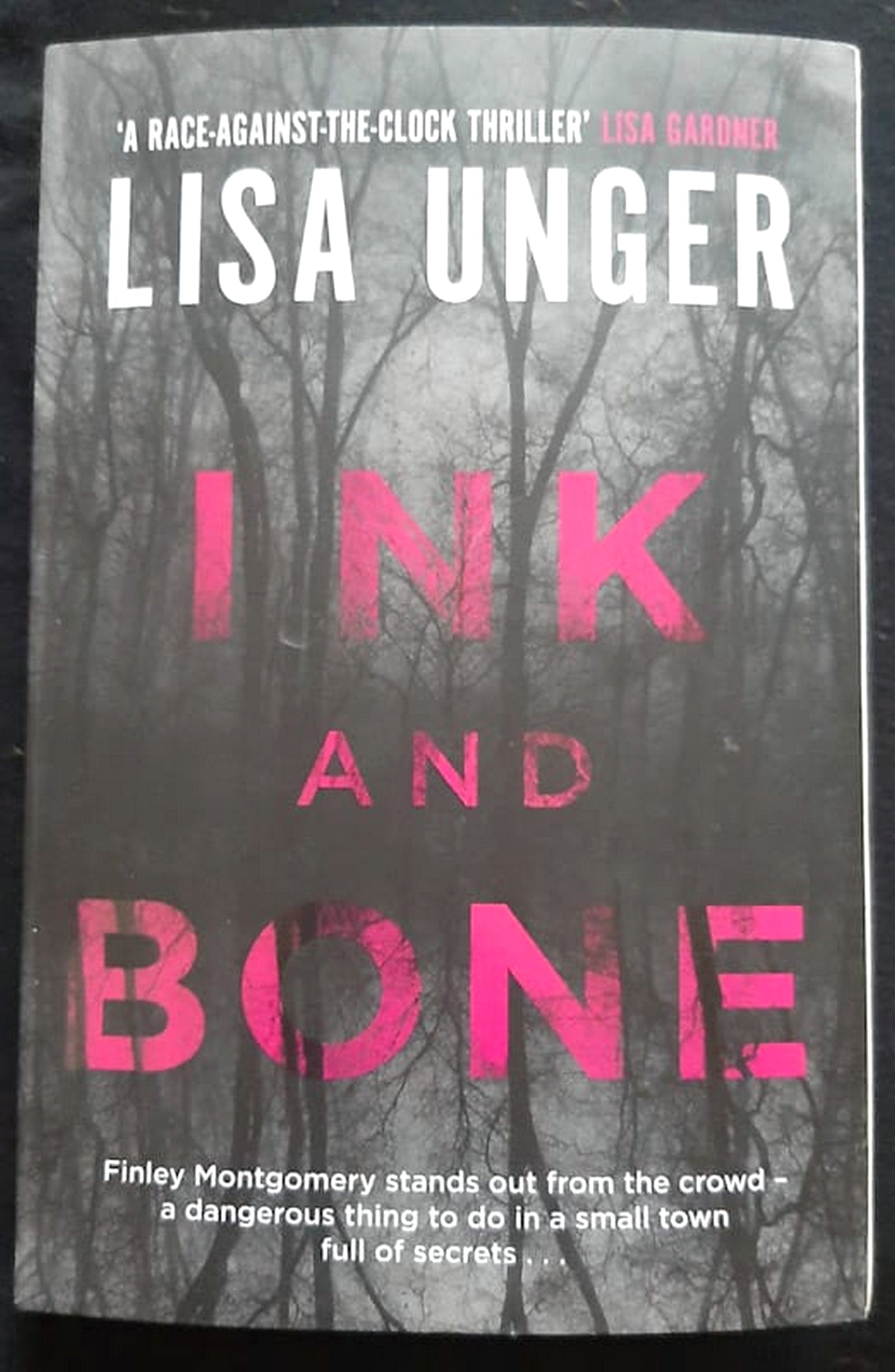 Front Cover Of Bestselling Book Ink And Bone (The Hollows #5) (Lisa Unger
)