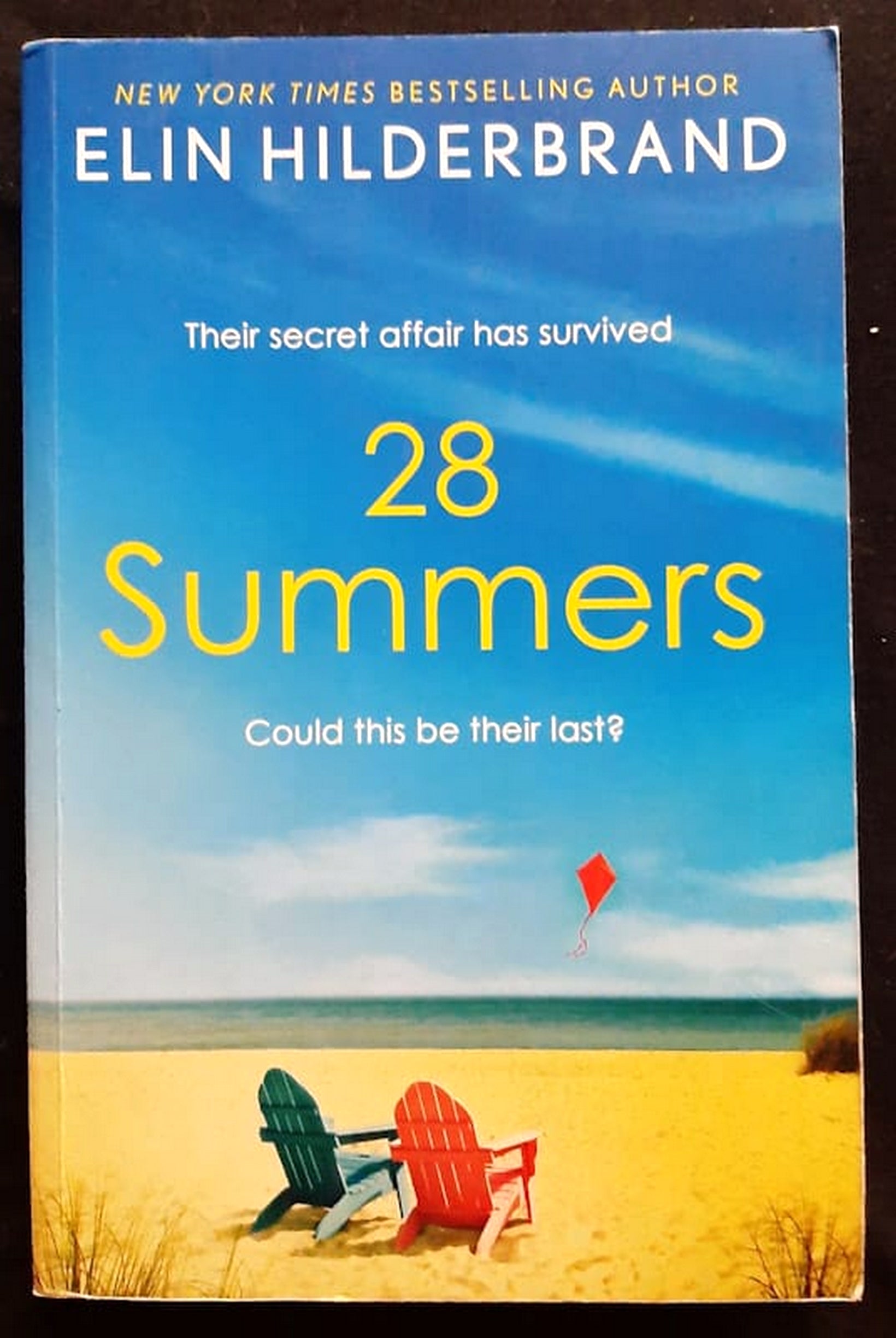 Front Cover Of Bestselling Book 28 Summers (Elin Hilderbrand
)