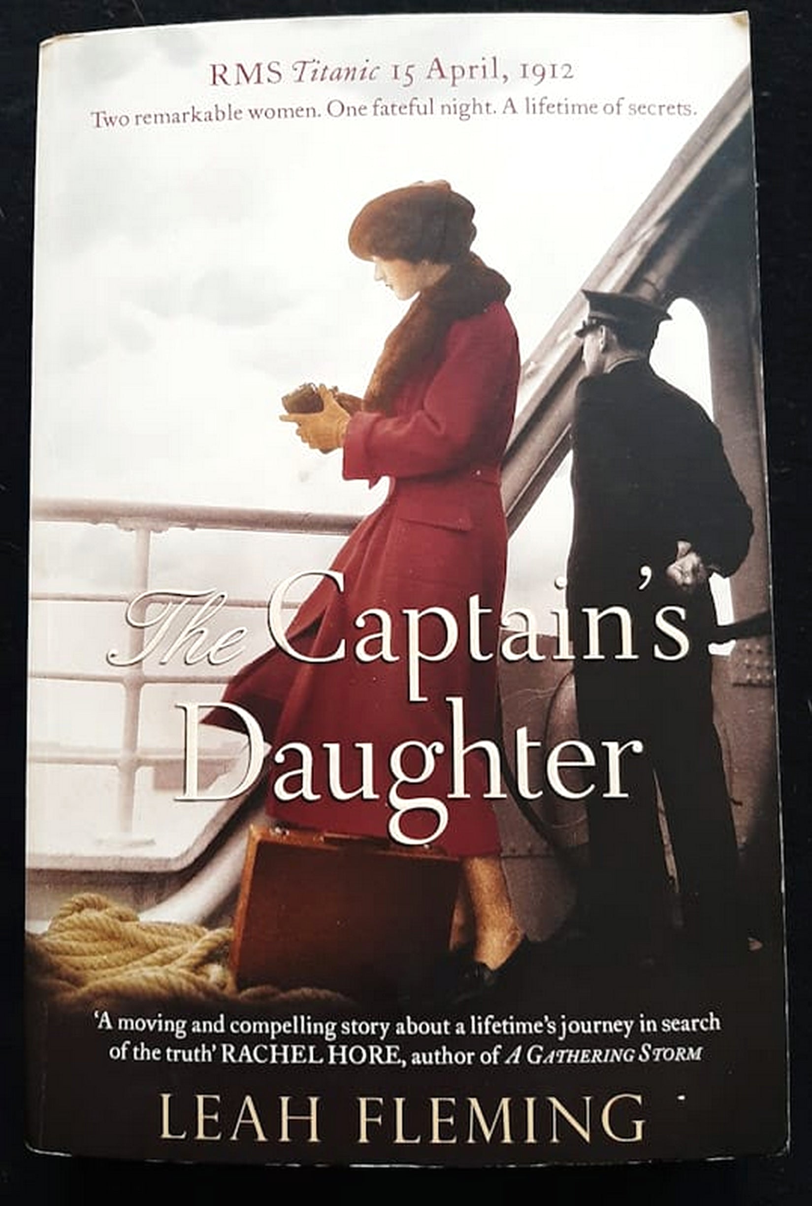Front Cover Of Bestselling Book The Captain'S Daughter (Leah Fleming
)