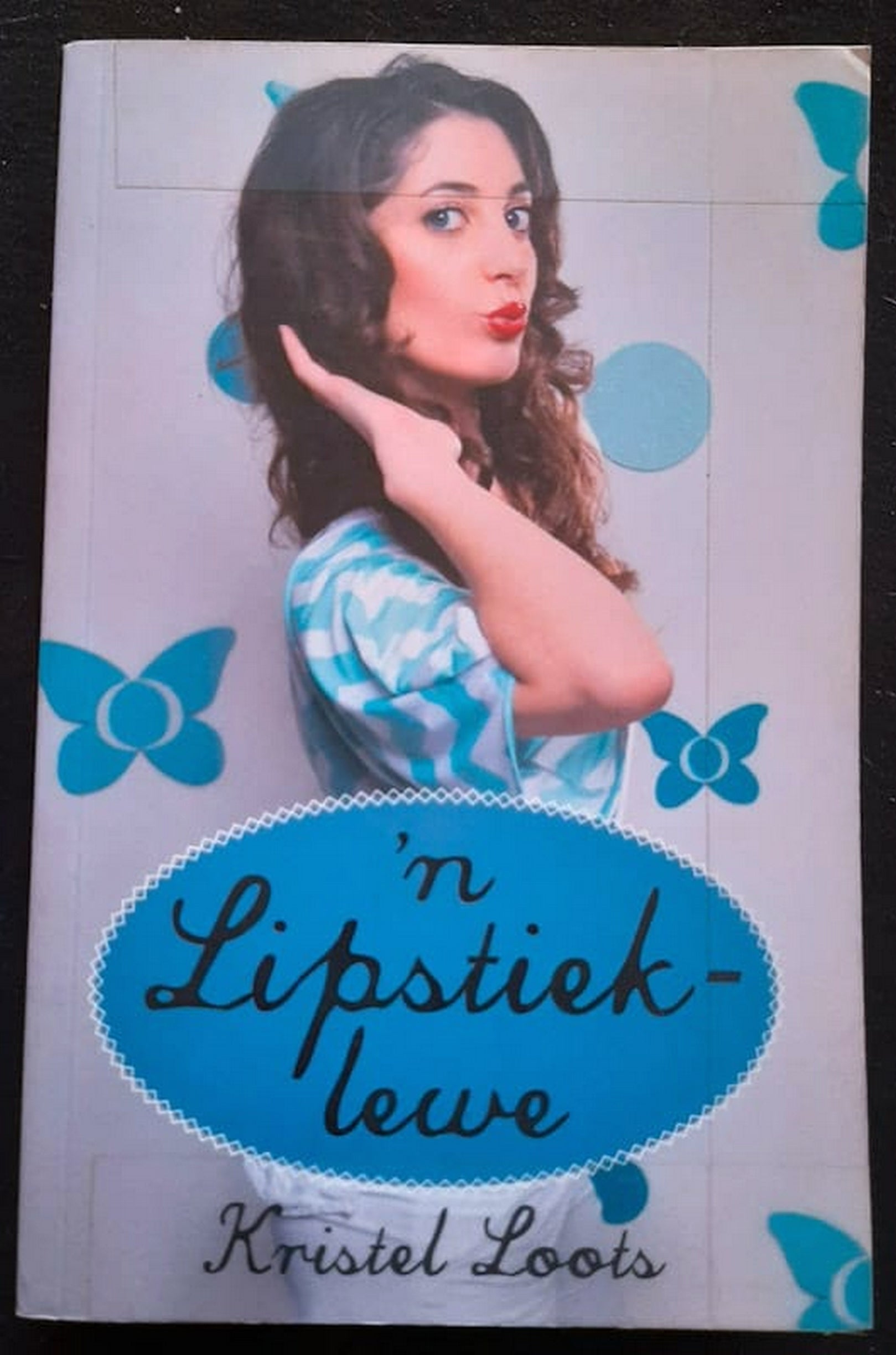 Front Cover Of Bestselling Book 'N Lipstiek-Lewe (Kristel Loots
)