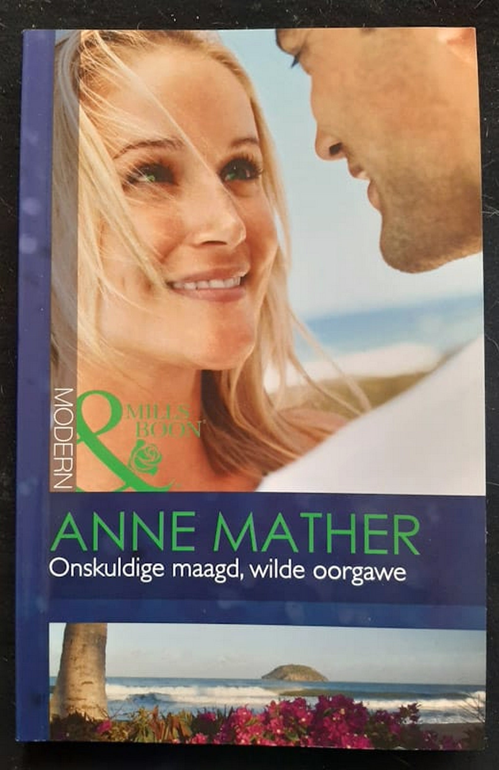 Front Cover Of Bestselling Book Onskuldige Maagd, Wilde Oorgawe (Anne Mather
)