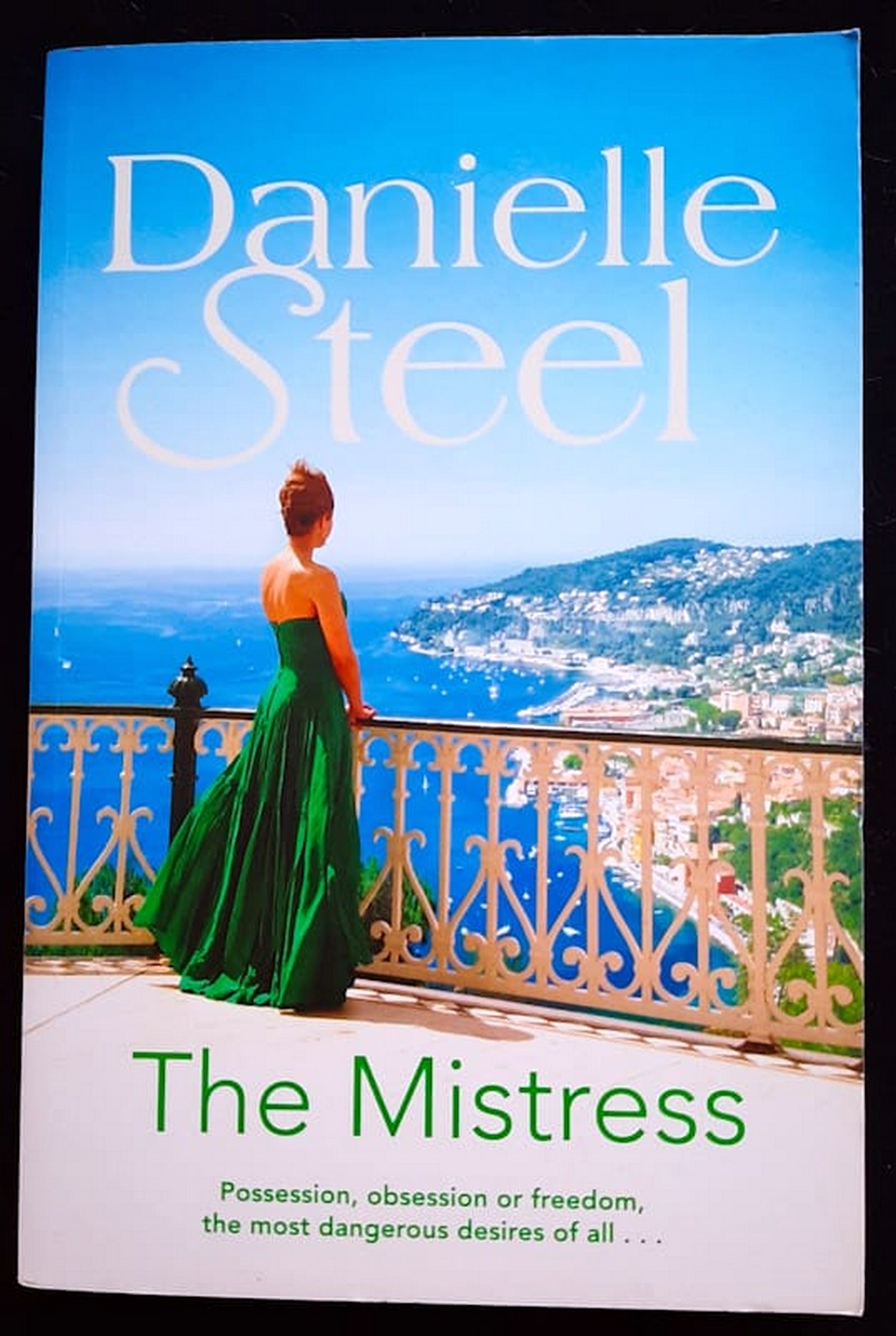 Front Cover Of Bestselling Book The Mistress (Danielle Steel
)