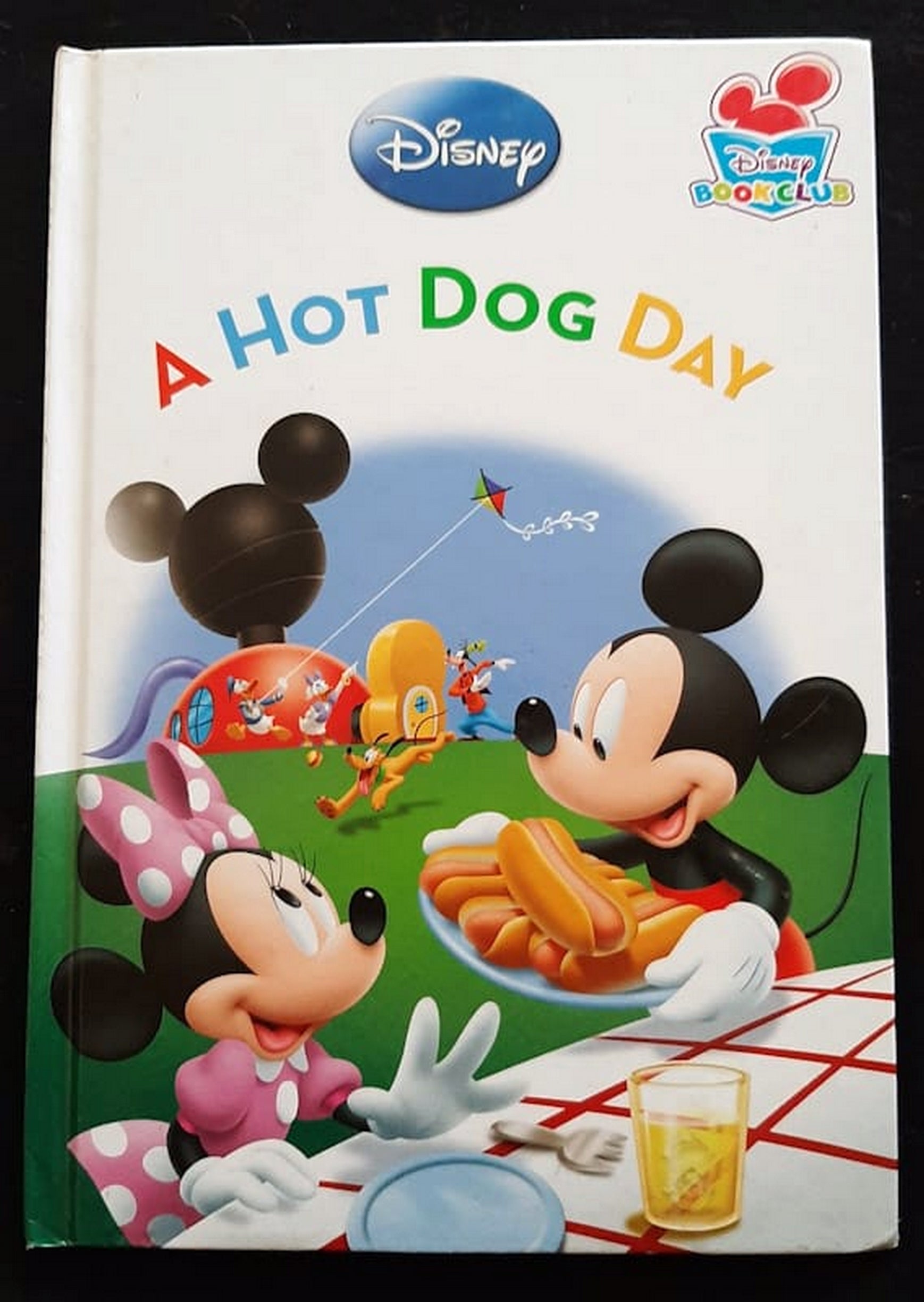 Front Cover Of Bestselling Book A Hot Dog Day (Disney
)