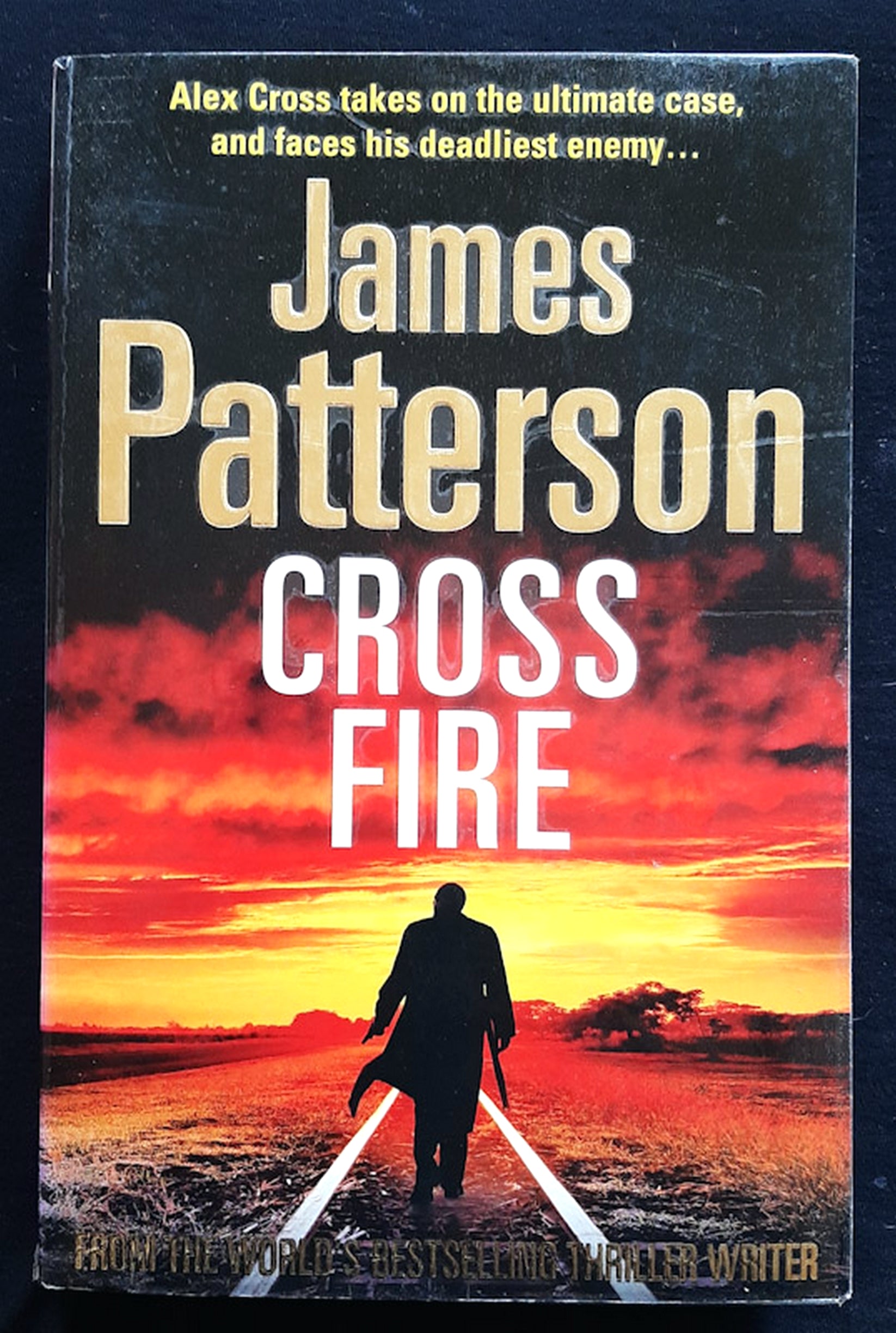 Front Cover Of Bestselling Book Cross Fire (Alex Cross #17) (James Patterson
)