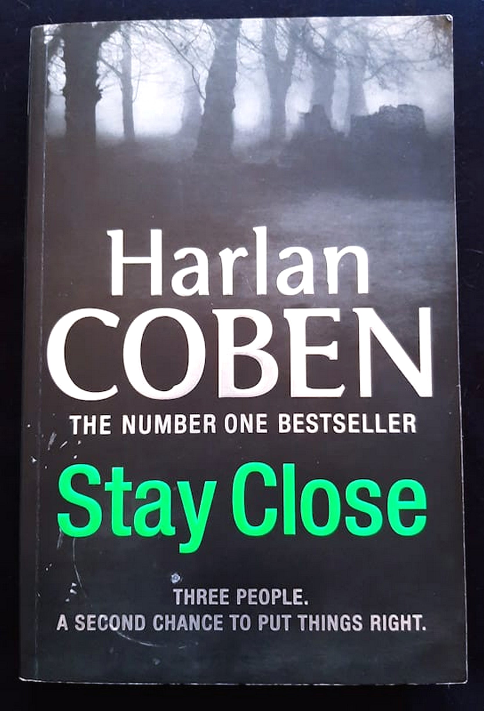 Front Cover Of Bestselling Book Stay Close (Harlan Coben
)