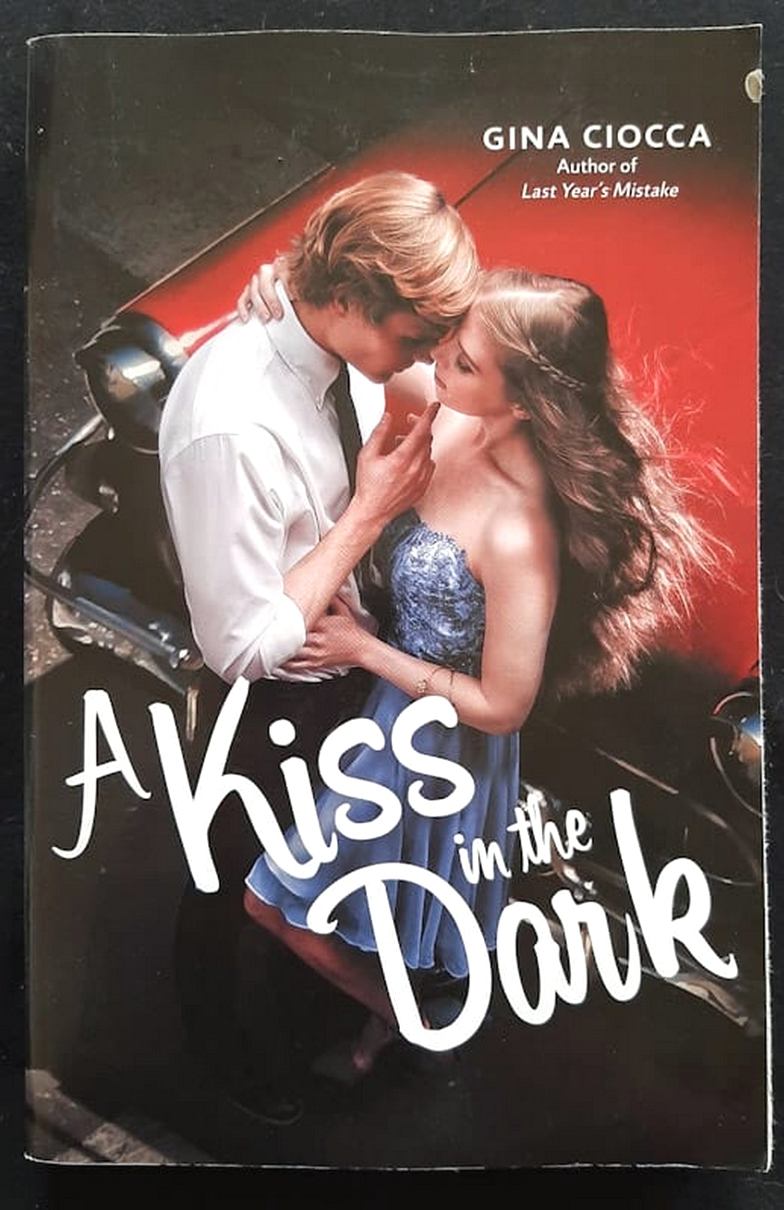 Front Cover Of Bestselling Book A Kiss In The Dark (Gina Ciocca
)
