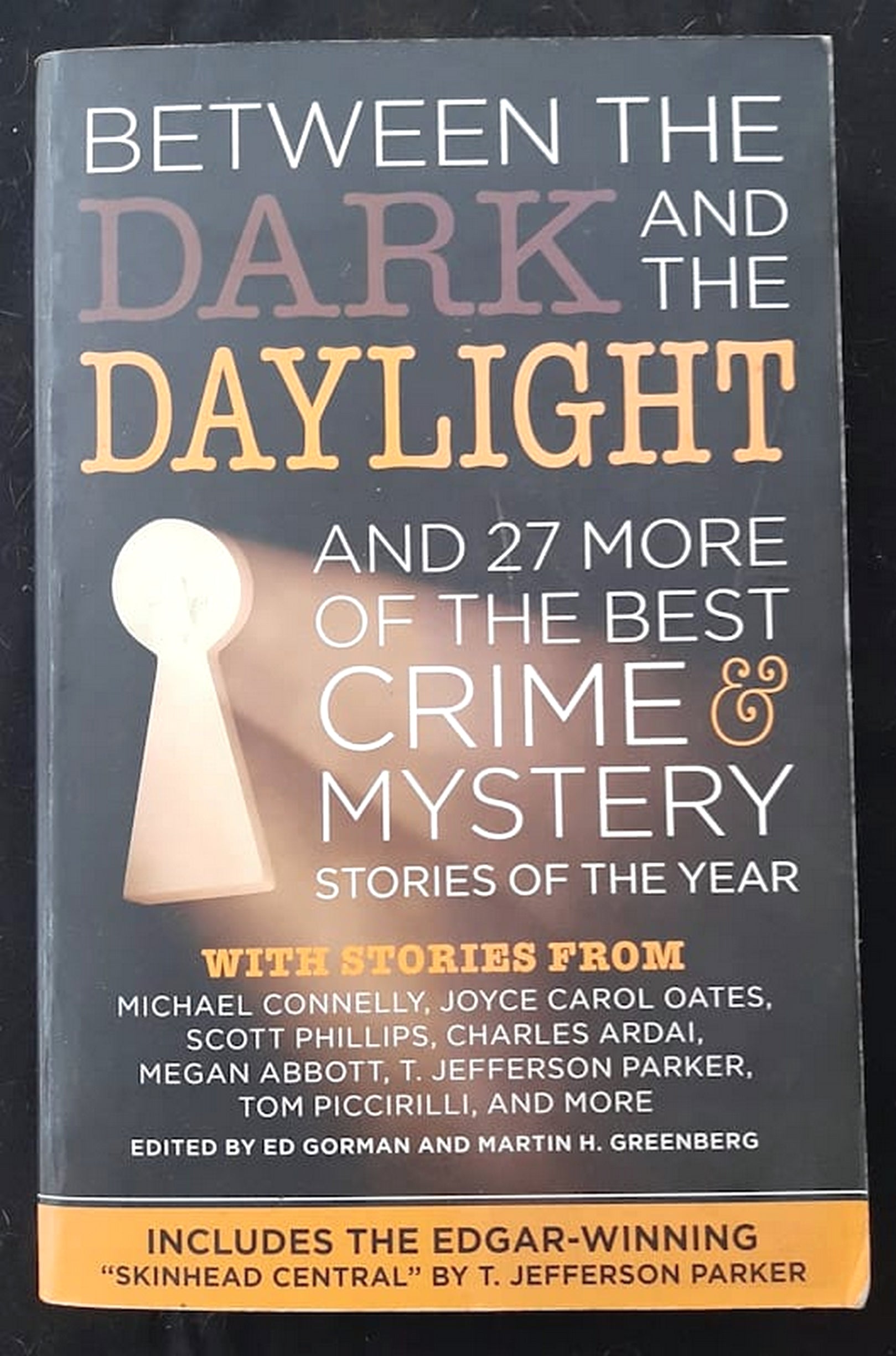 Front Cover Of Bestselling Book Between The Dark And The Daylight And 27 More Of The Best Crime Mystery Stories Of The Year (Ed Gorman
)