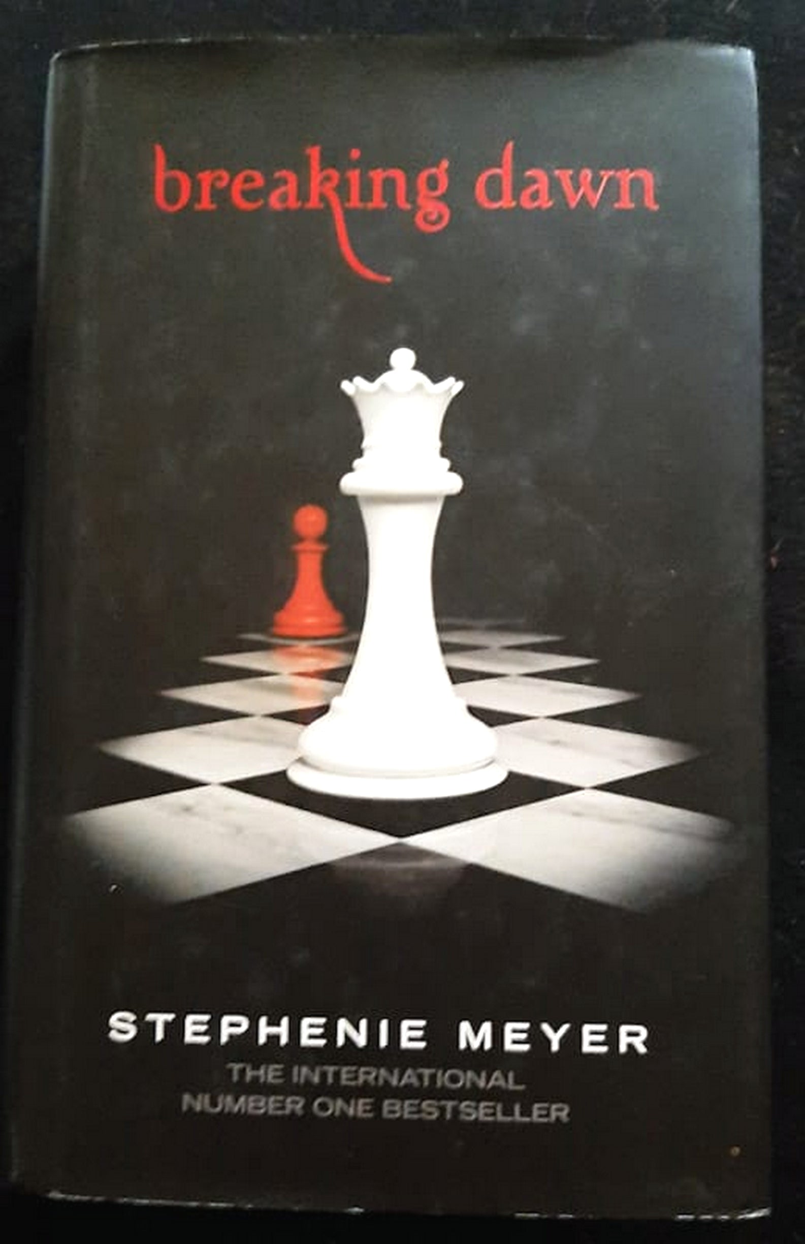 Front Cover Of Bestselling Book Breaking Dawn (The Twilight Saga #4) (Stephenie Meyer
)
