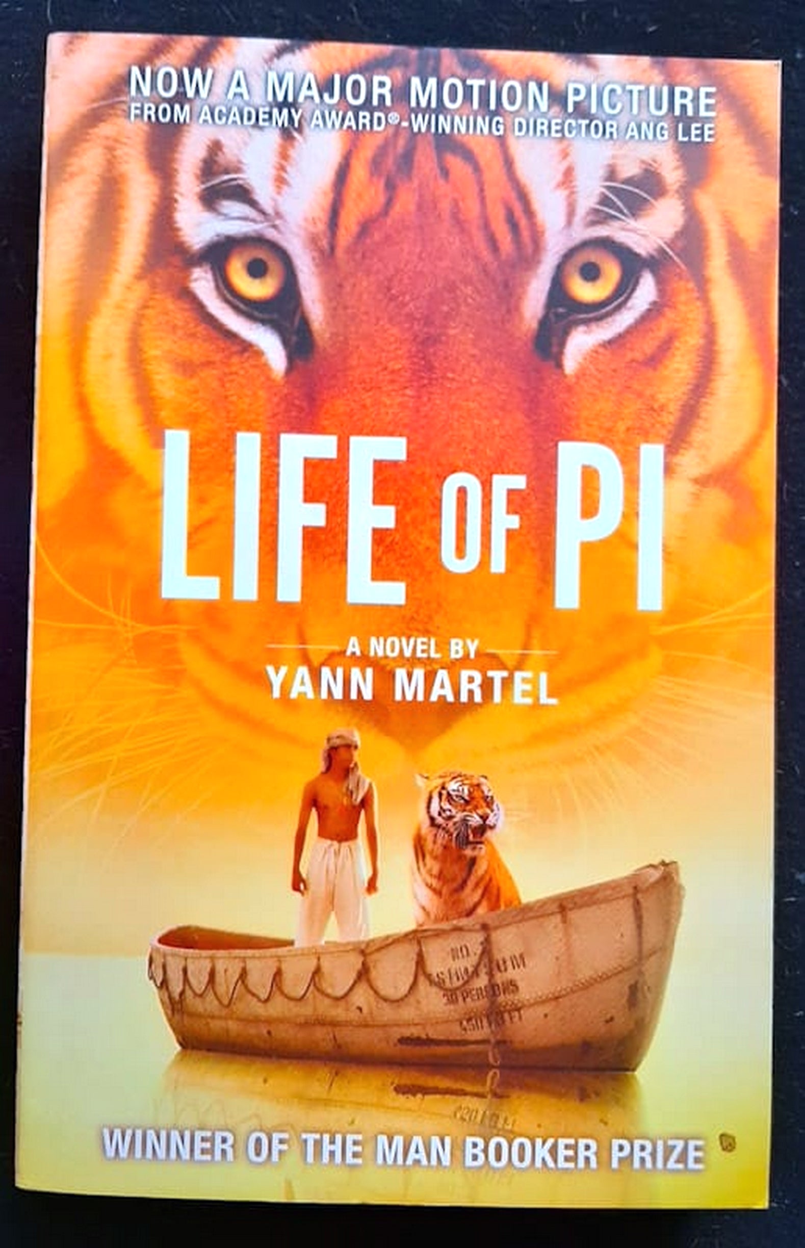 Front Cover Of Bestselling Book Life Of Pi (Yann Martel
)