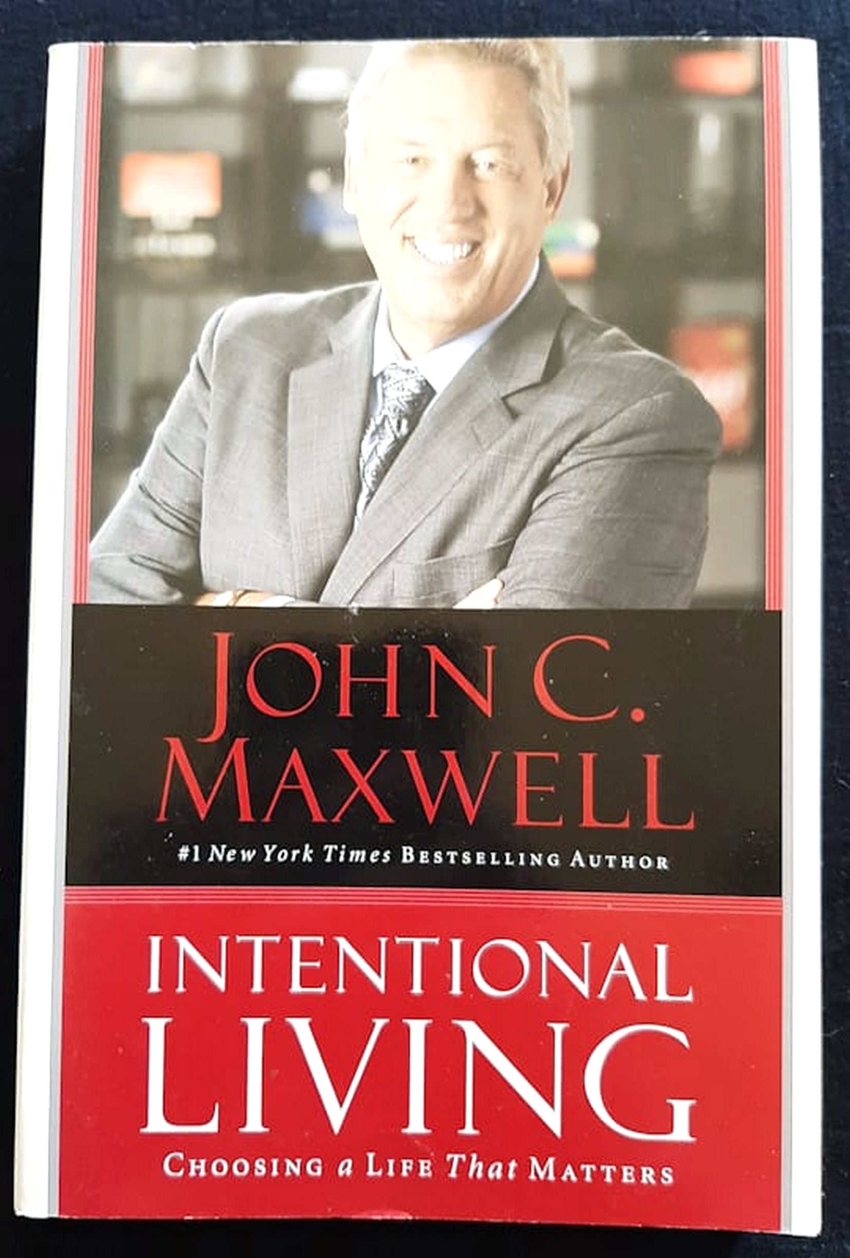 Front Cover Of Bestselling Book Intentional Living: Choosing A Life That Matters (John C. Maxwell
)