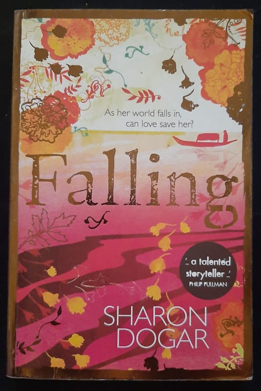 Front of cover of Falling (Sharon Dogar)
