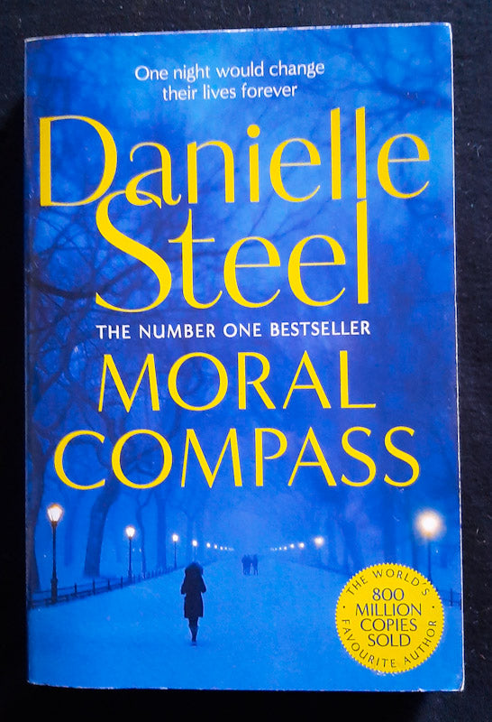 Front of cover of Moral Compass (Danielle Steel)
