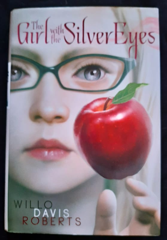 Front of cover of The Girl With The Silver Eyes (Willo Davis Roberts)