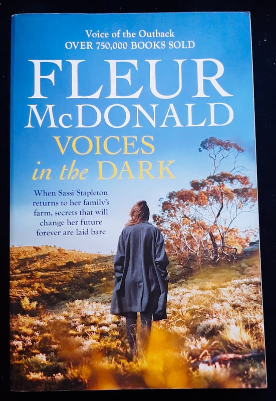 Front of cover of Voices In The Dark (Fleur Mcdonald)