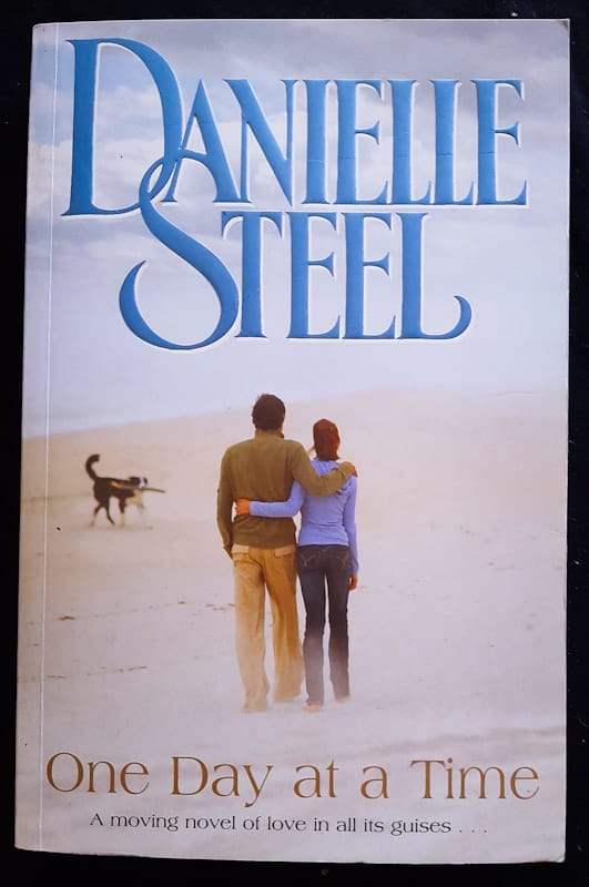 Front of cover of One Day At A Time (Danielle Steel)
