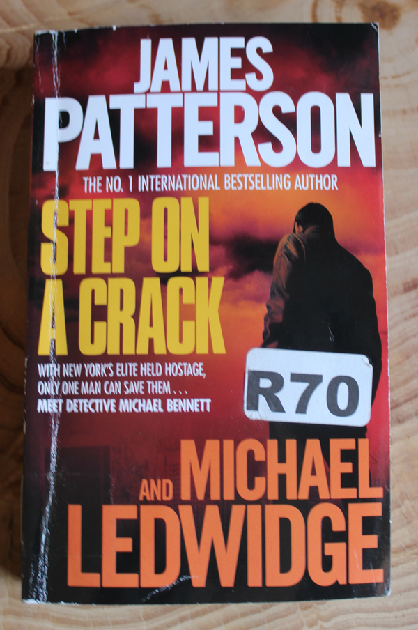 Front Cover Of Step On A Crack (James Patterson)