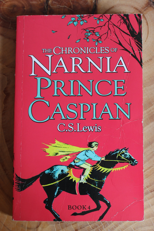 Front Cover Of The Chronicles of Narnia, Prince Caspian (CS Lewis)