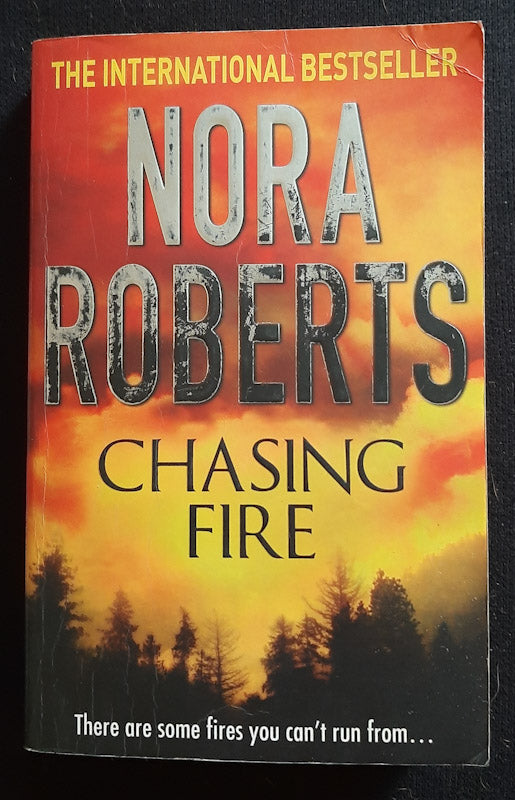 Front Cover Of Chasing Fire (Nora Roberts)