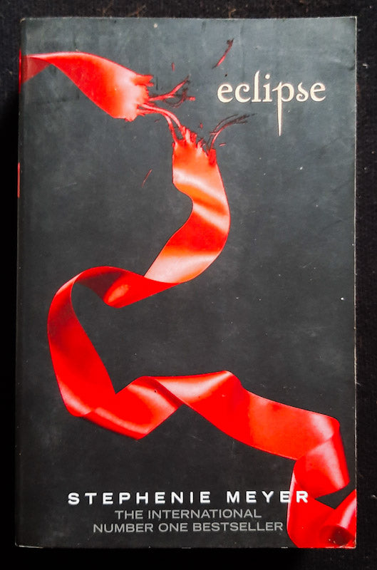 Front Cover Of Eclipse (The Twilight Saga #3) (Stephenie Meyer
)