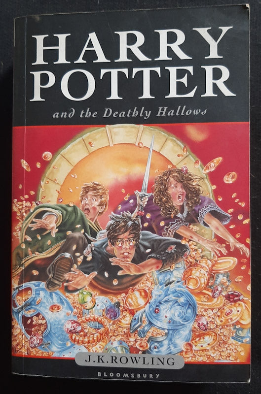 Front Cover Of Harry Potter And The Deathly Hallows (Harry Potter #7) (J. K. Rowling
)