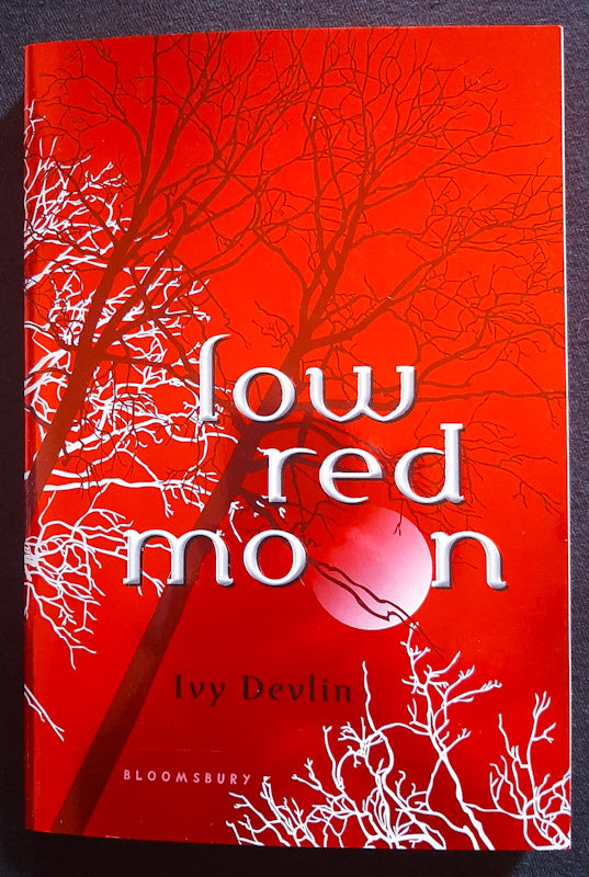 Front Cover Of Low Red Moon (Low Red Moon #1) (Ivy Devlin
)