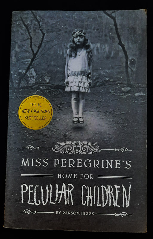 Front Cover Of Miss Peregrine'S Home For Peculiar Children (Miss Peregrine'S Peculiar Children #1) (Ransom Riggs
)
