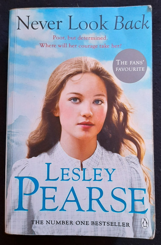 Front Cover Of Never Look Back (Lesley Pearse
)