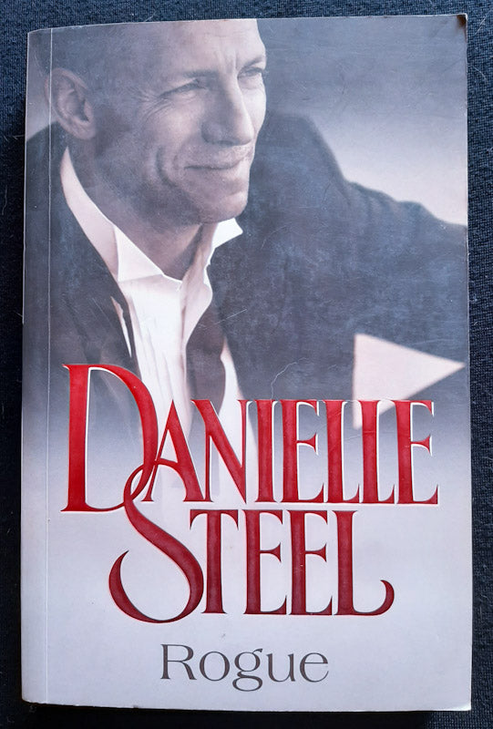 Front Cover Of Rogue (Danielle Steel)